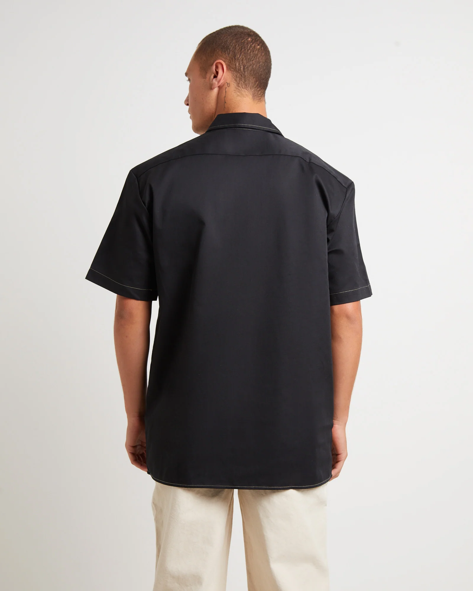 1574 Contrast Short Sleeve Shirt in Black - Image 2