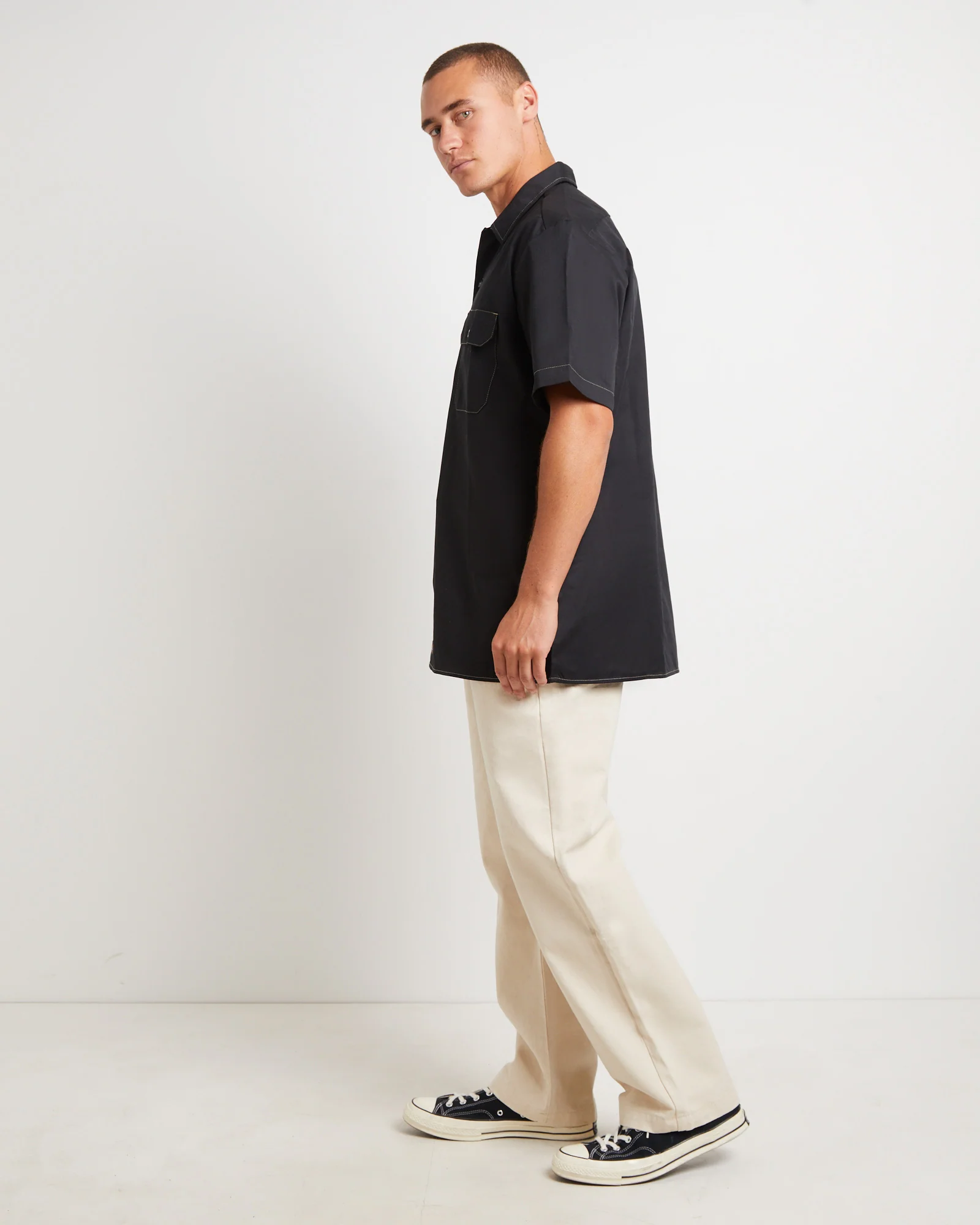 1574 Contrast Short Sleeve Shirt in Black - Image 4