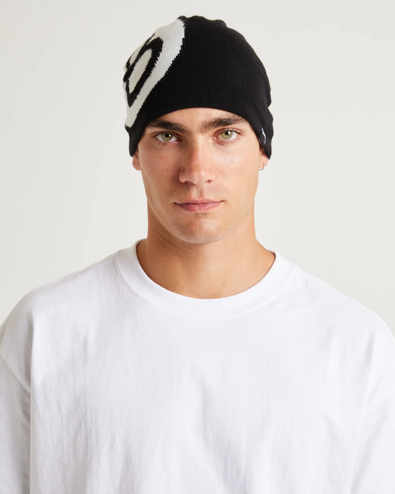 8 Ball Skull Beanie Black - Image 4