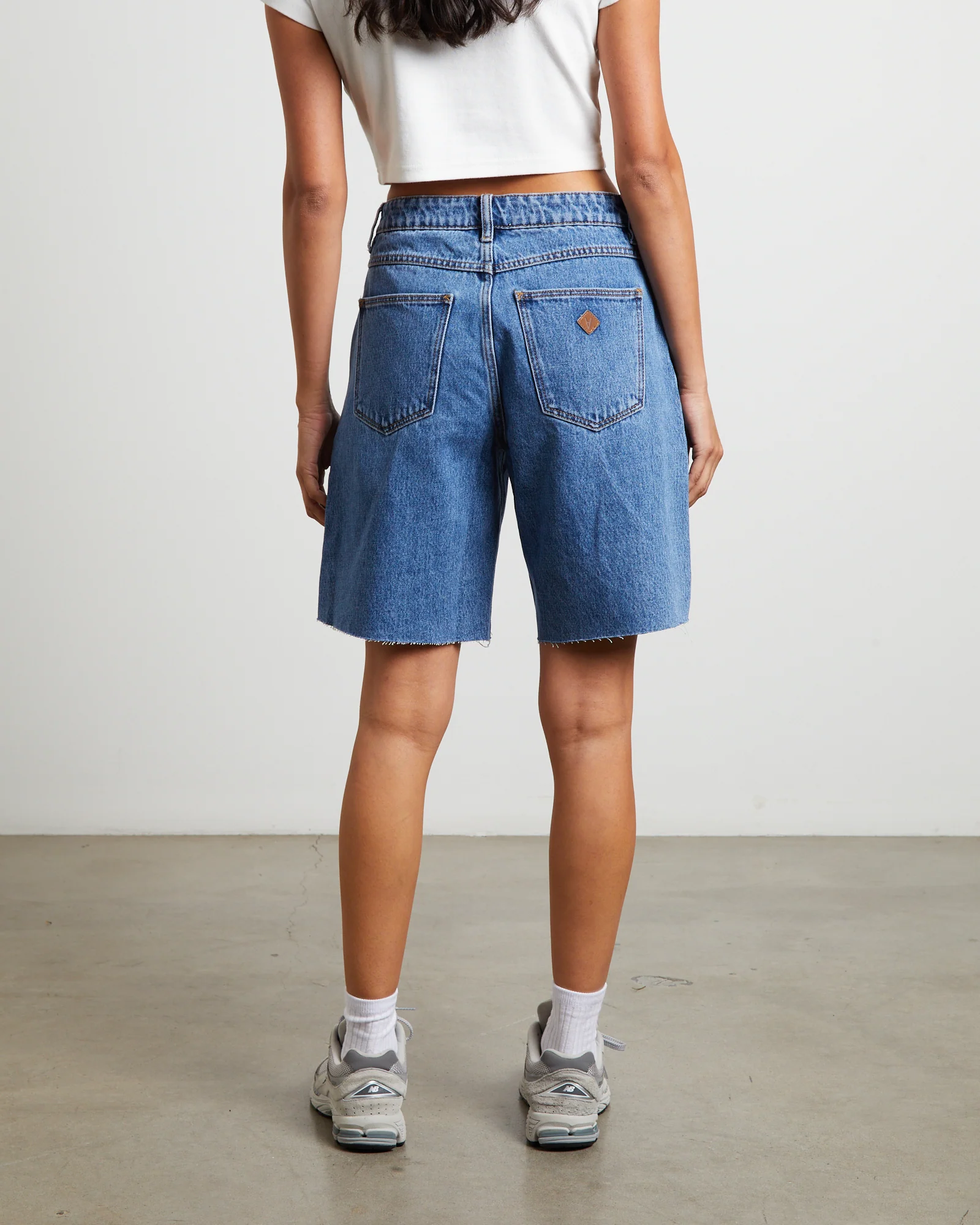 95 Baggy Denim Shorts in Daria - Image 2