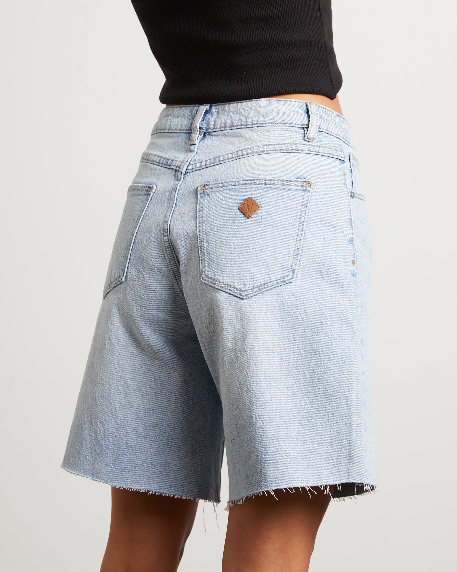 95 Baggy Denim Shorts in Saskia - Image 5