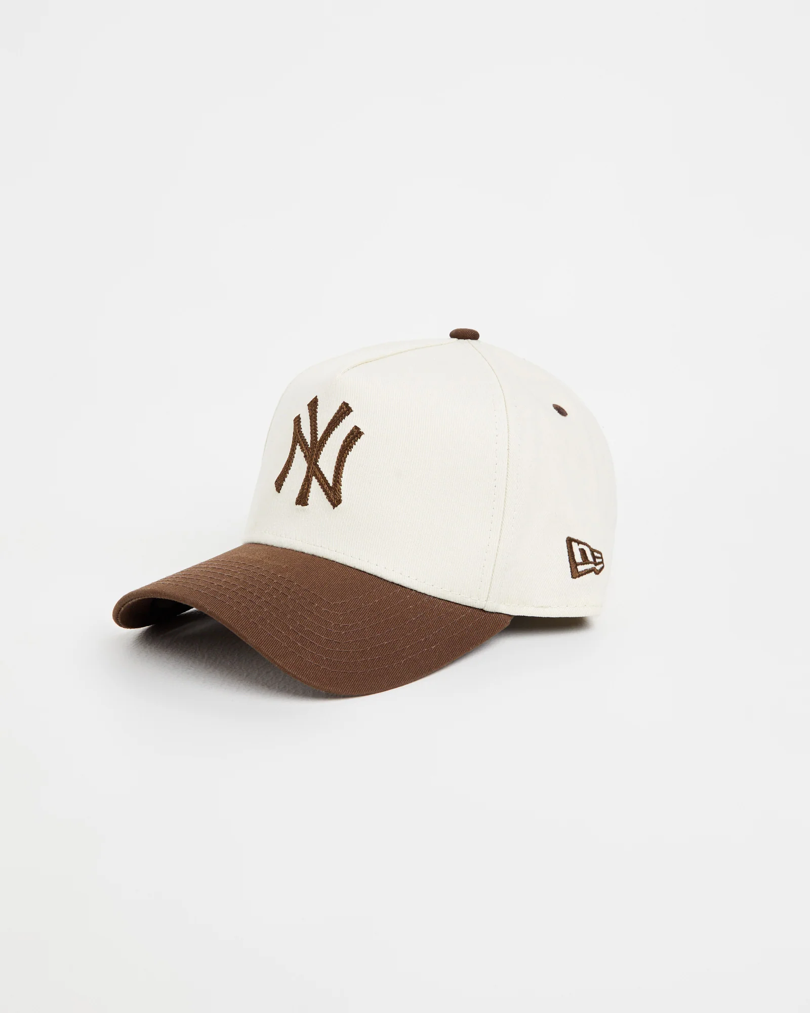 9Forty A- Frame Two Tone New York Yankees Winecork Chainstitch Cap - Image 2