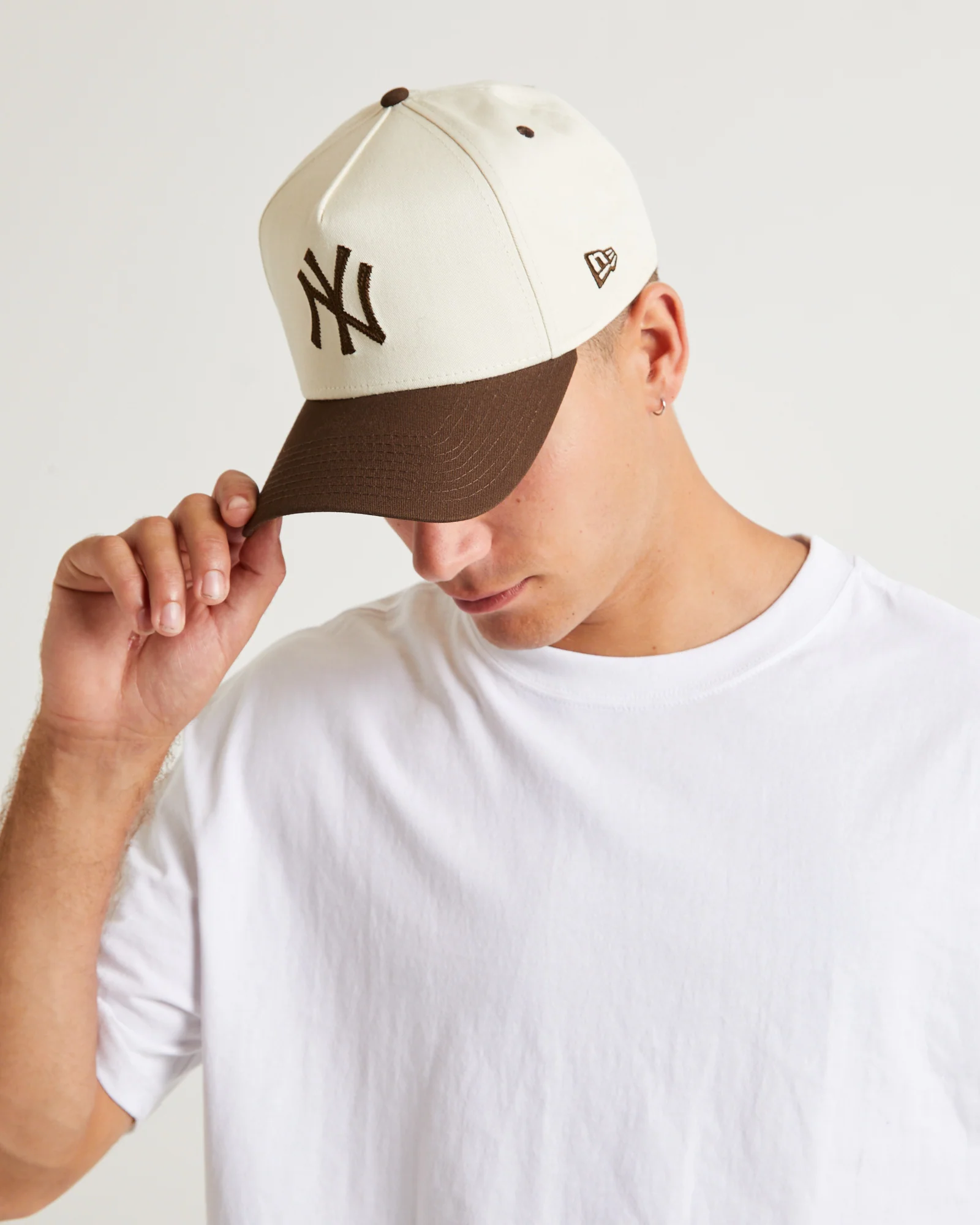 9Forty A- Frame Two Tone New York Yankees Winecork Chainstitch Cap - Image 5