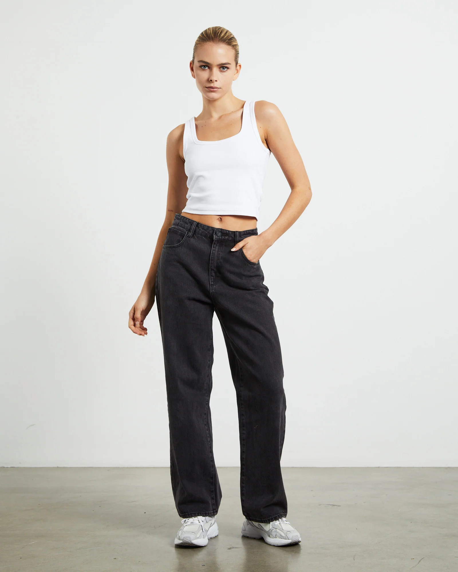 A Carrie Petite Jeans 90210 Black - Image 4