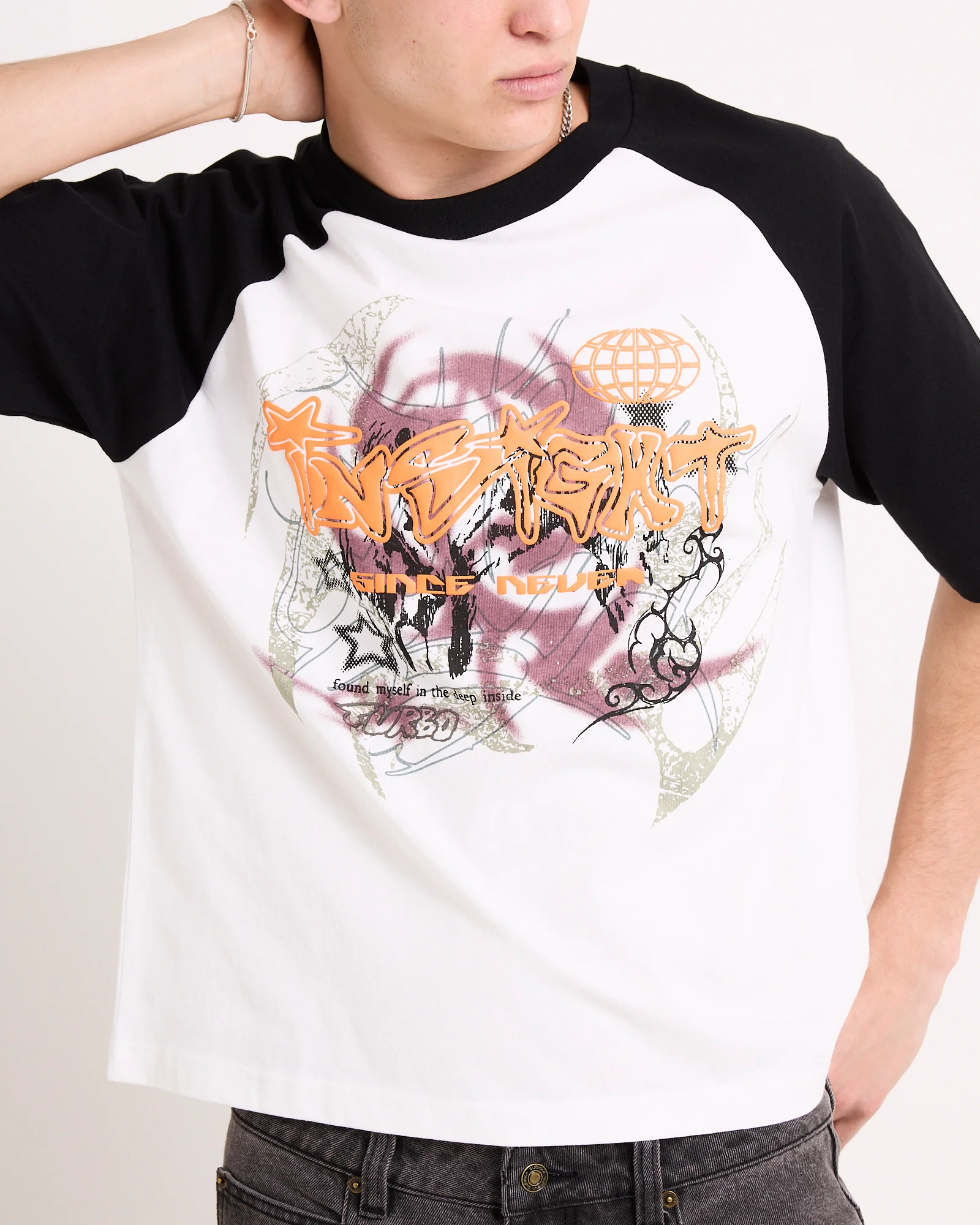 Airing Raglan T-Shirt - Image 2