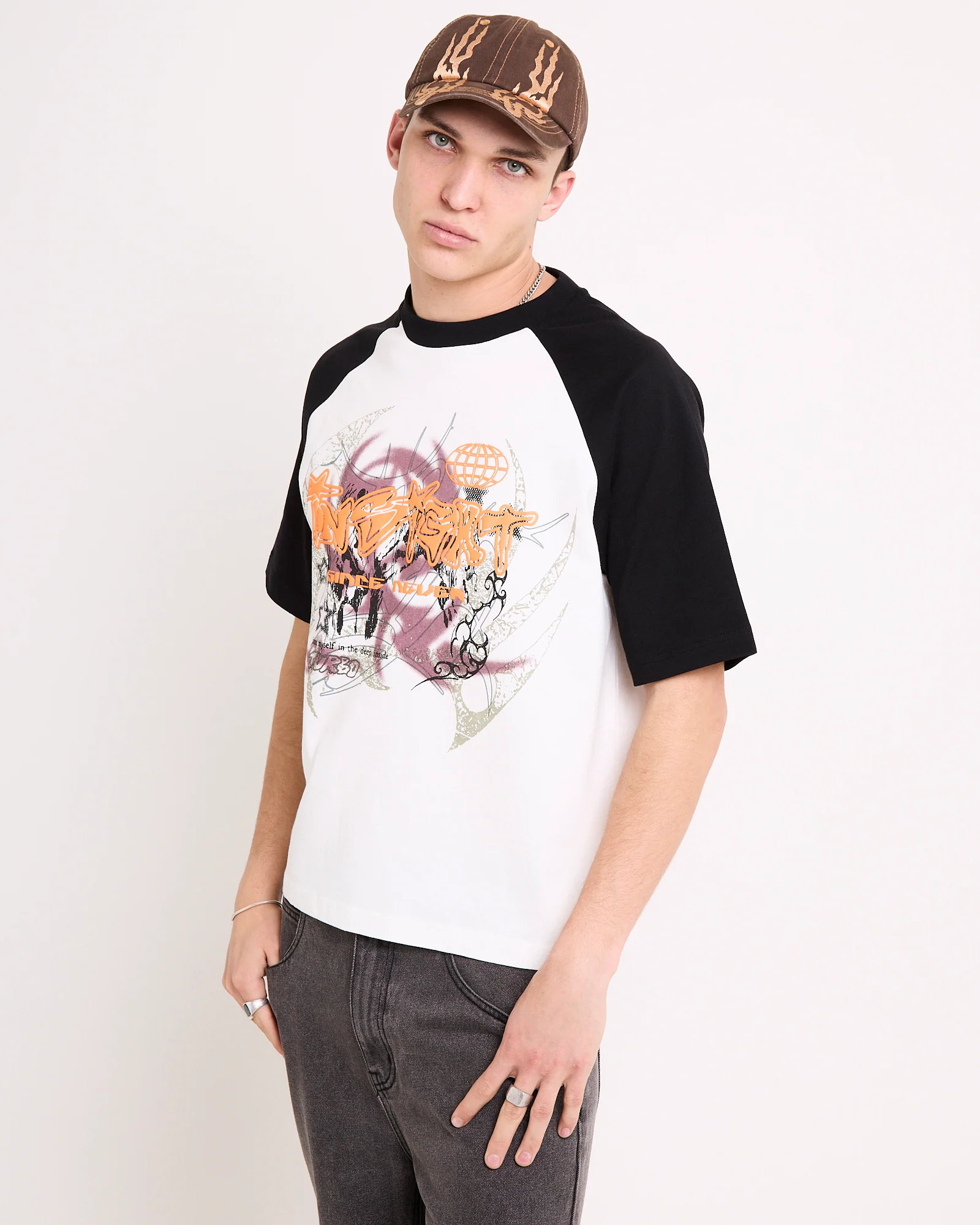 Airing Raglan T-Shirt - Image 4
