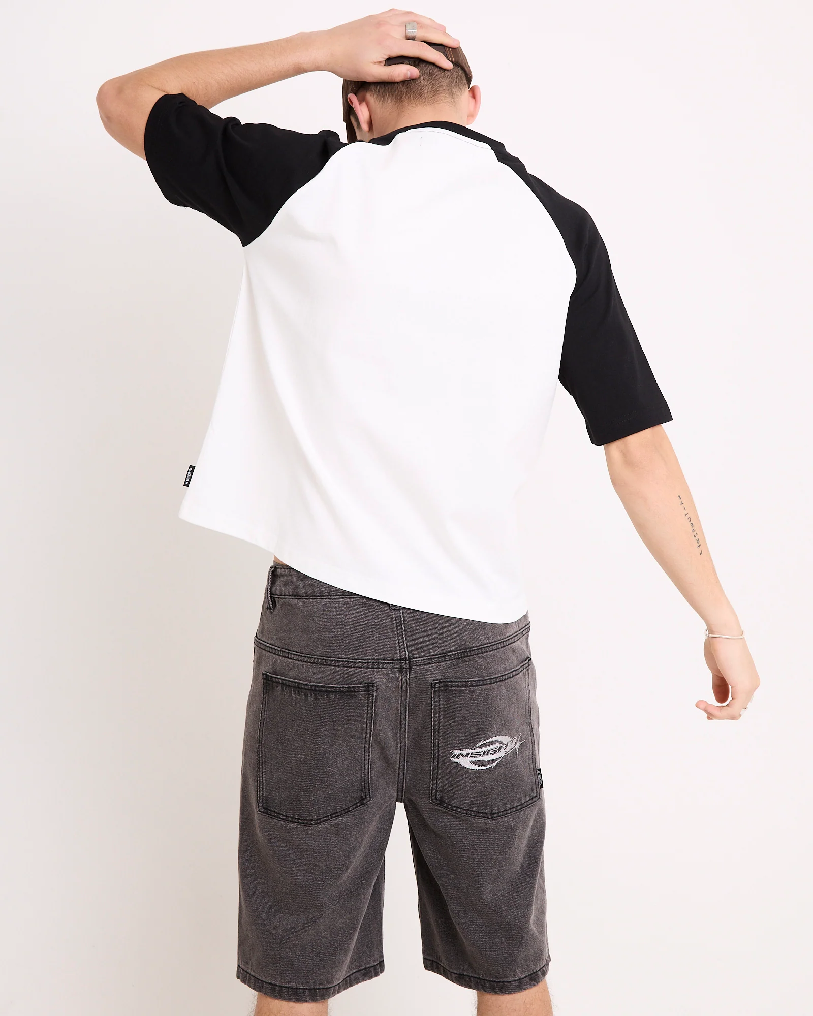 Airing Raglan T-Shirt - Image 5
