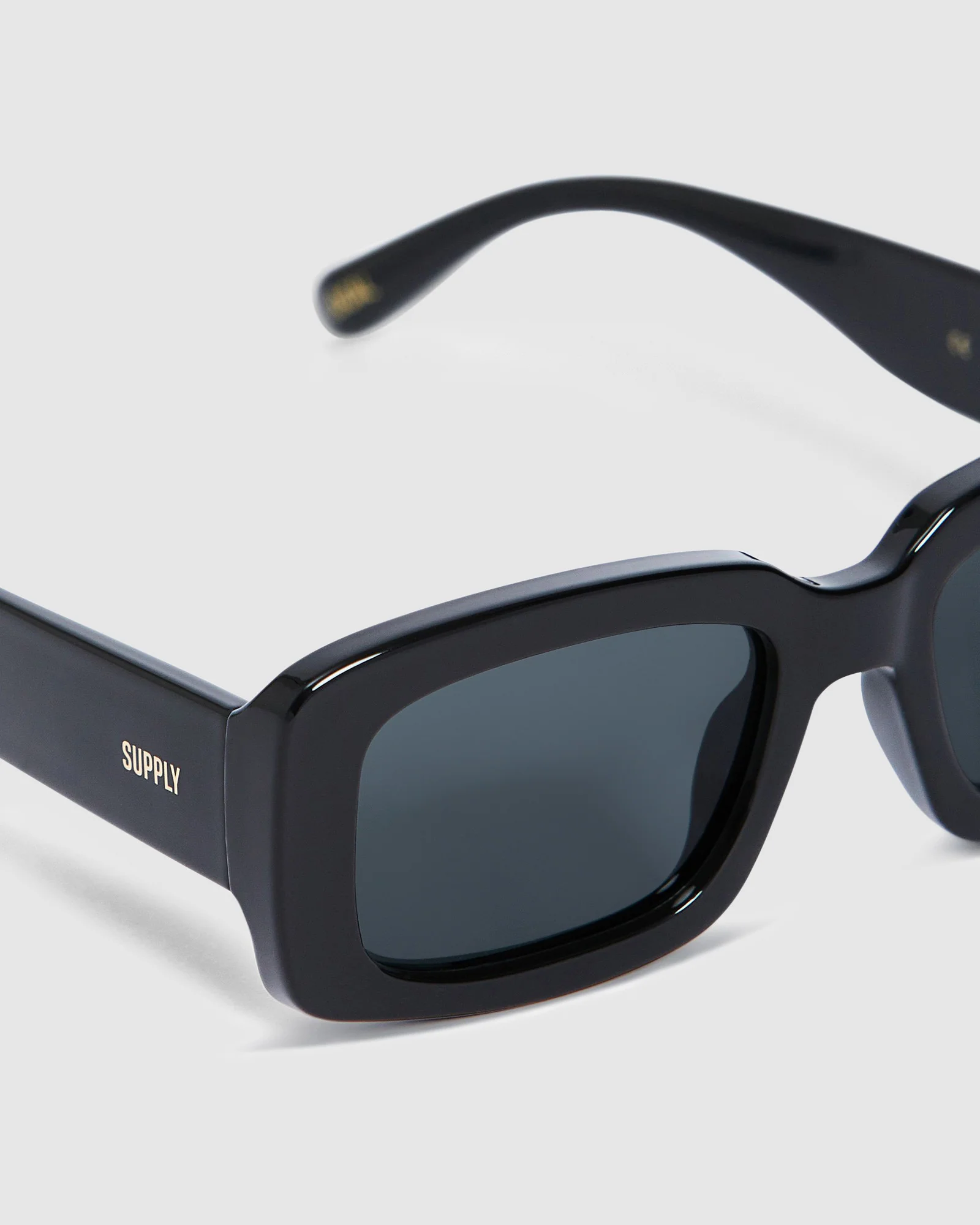 AKL Polarised Sunglasses - Image 3