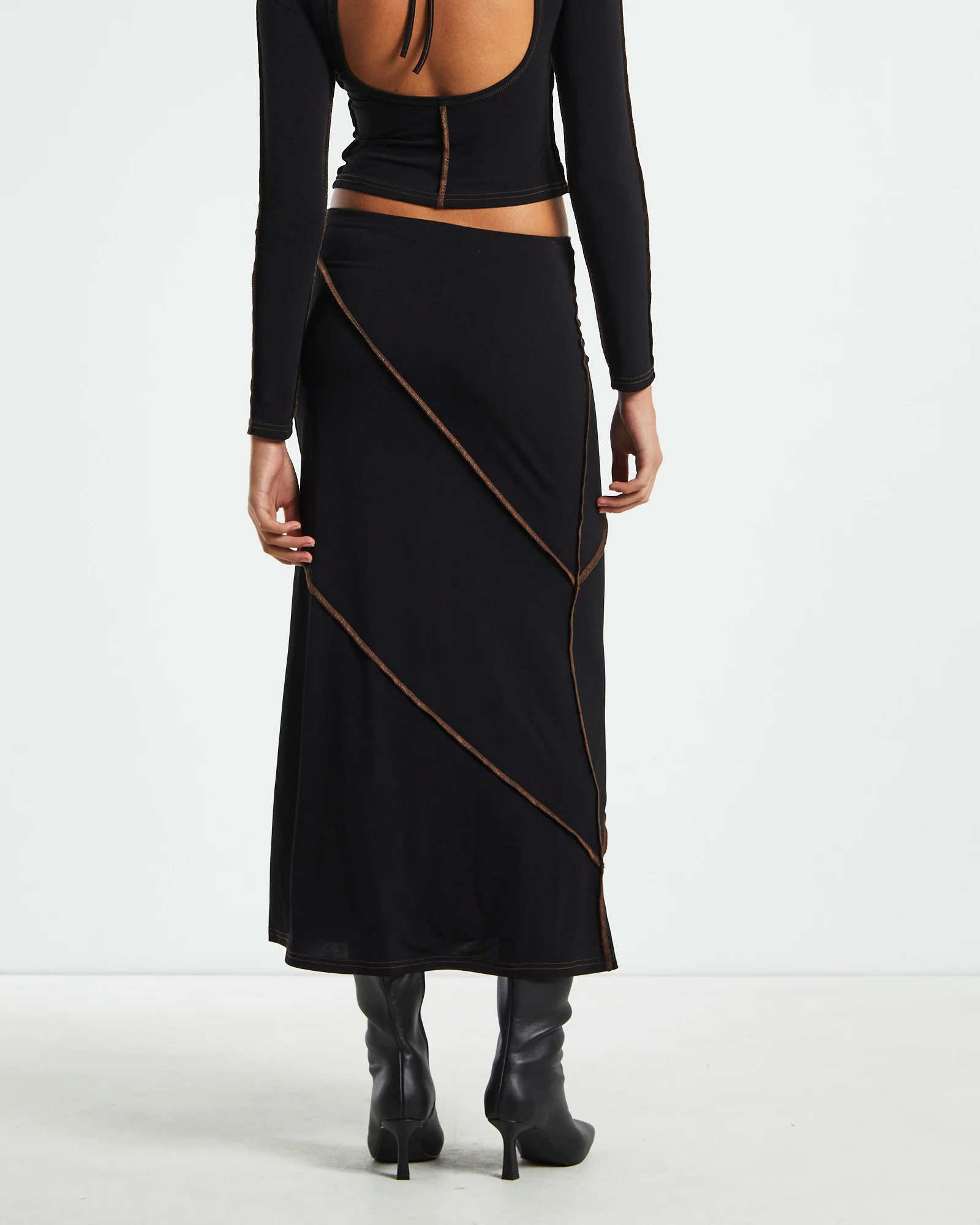 Amelie Slinky Contrast Skirt in Black - Image 2