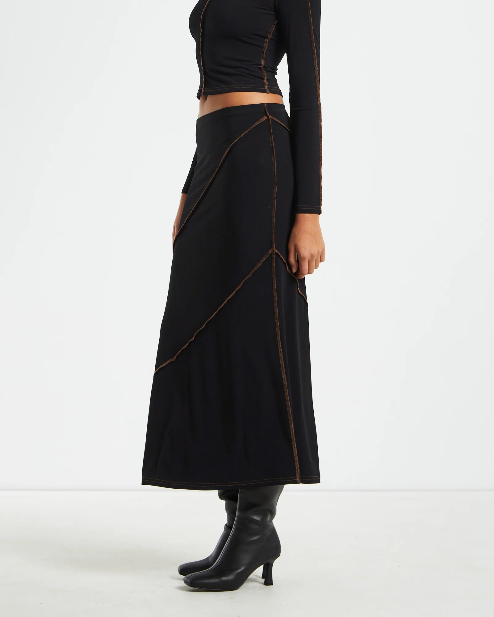 Amelie Slinky Contrast Skirt in Black - Image 4