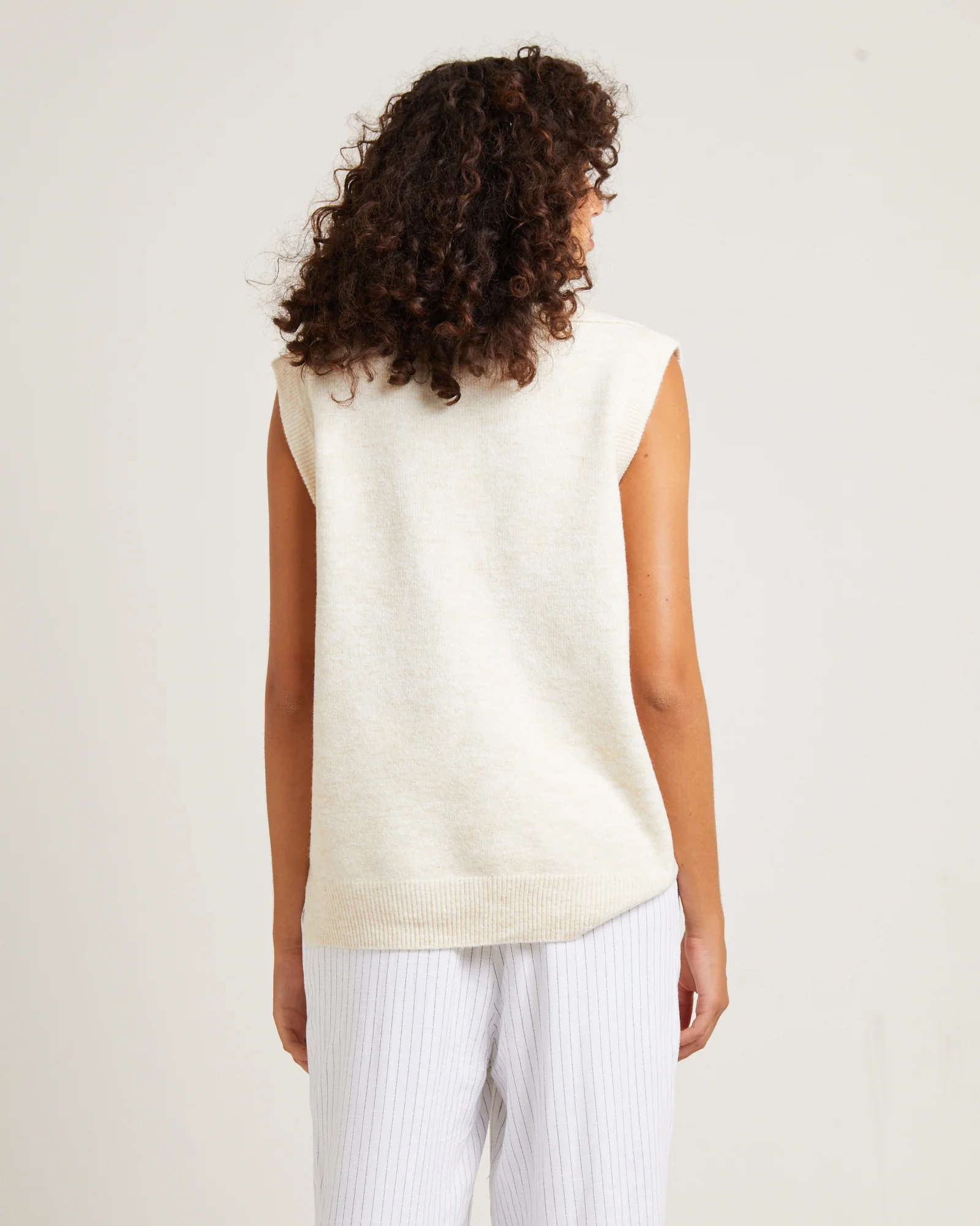 Avari Knit Vest Oat - Image 2