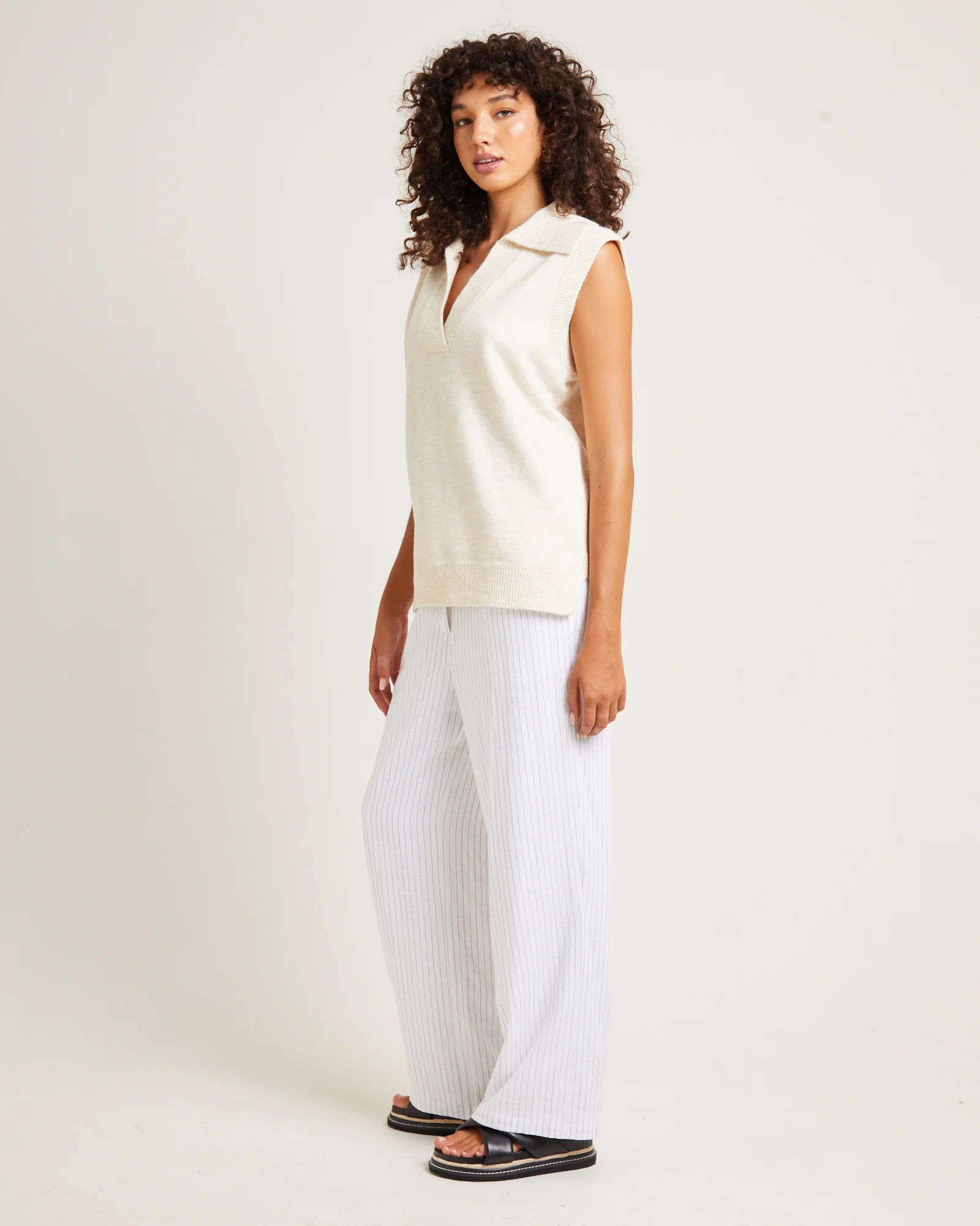 Avari Knit Vest Oat - Image 4