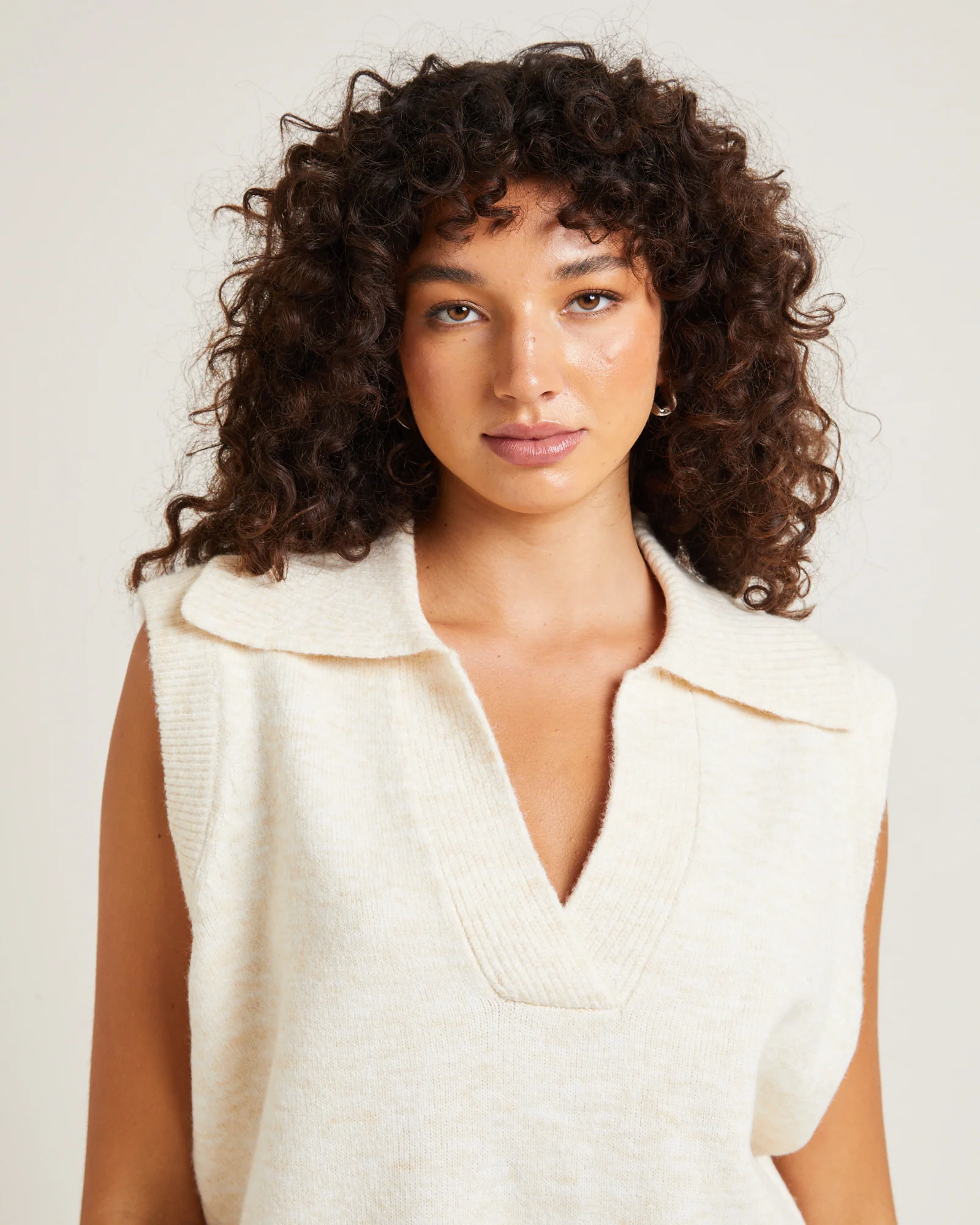 Avari Knit Vest Oat - Image 5