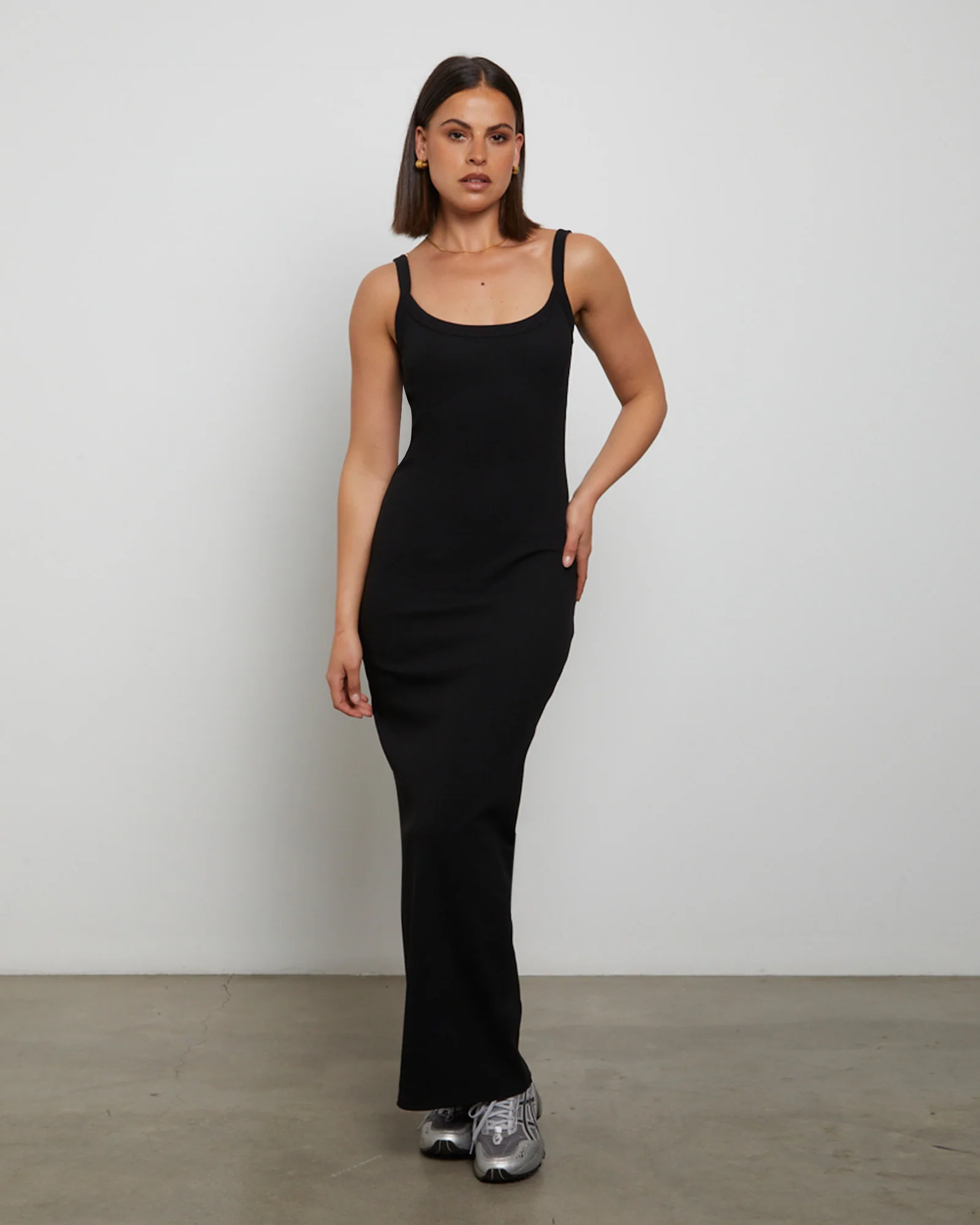 Backless Midi Dress in Black - Image 3