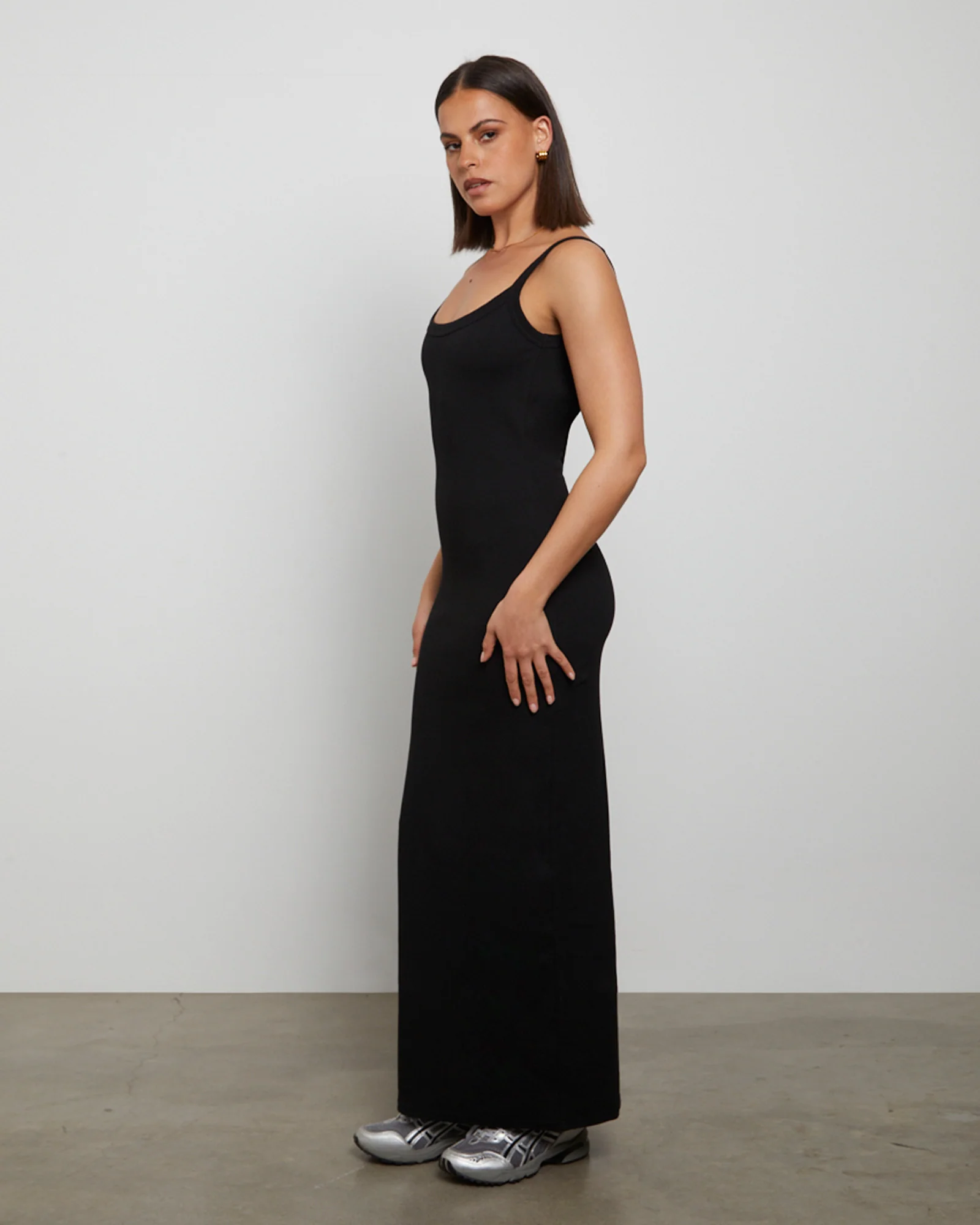 Backless Midi Dress in Black - Image 4