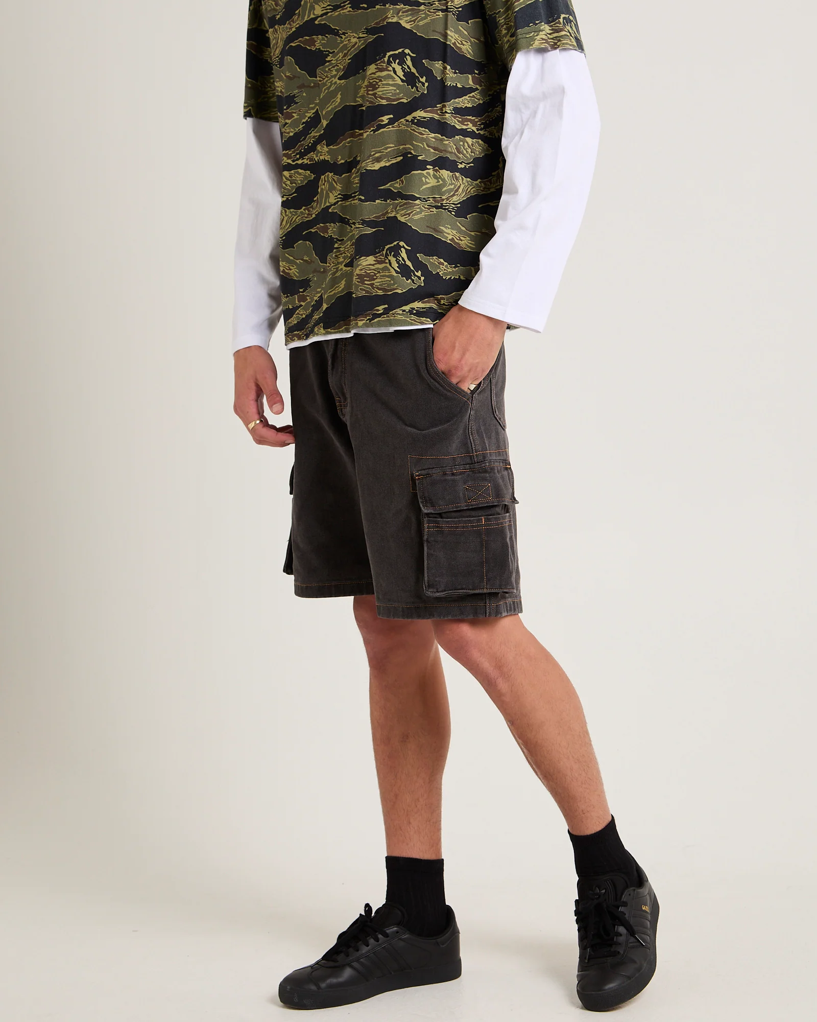 Baggy Denim Cargo Shorts - Image 4