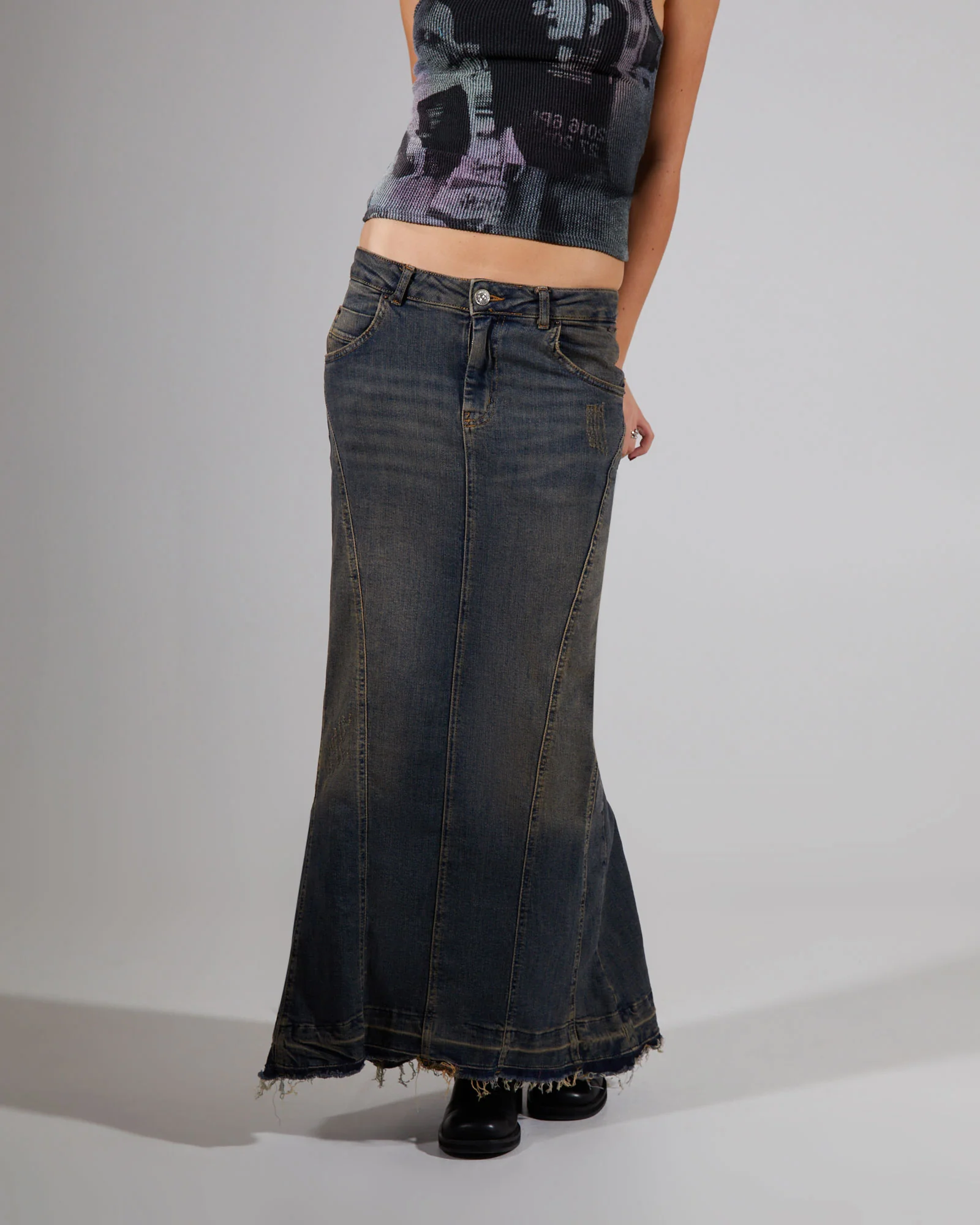 BDG Seamed Tint Denim Midi Denim Skirt - Image 2