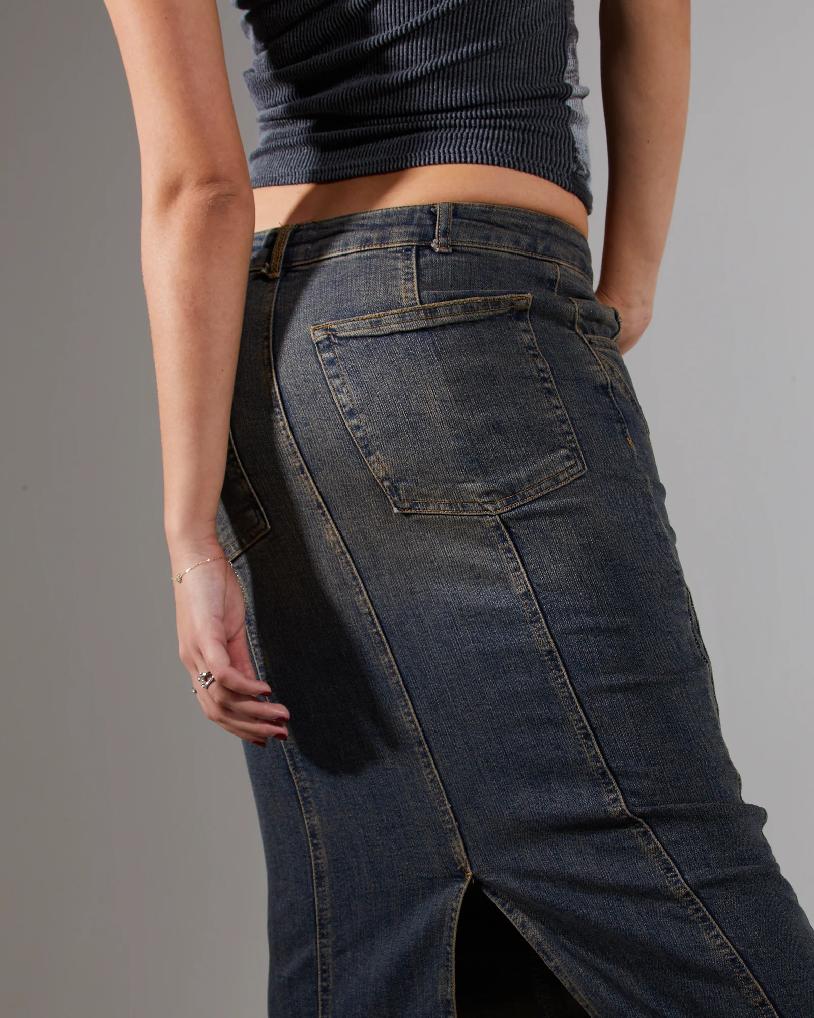 BDG Seamed Tint Denim Midi Denim Skirt - Image 6