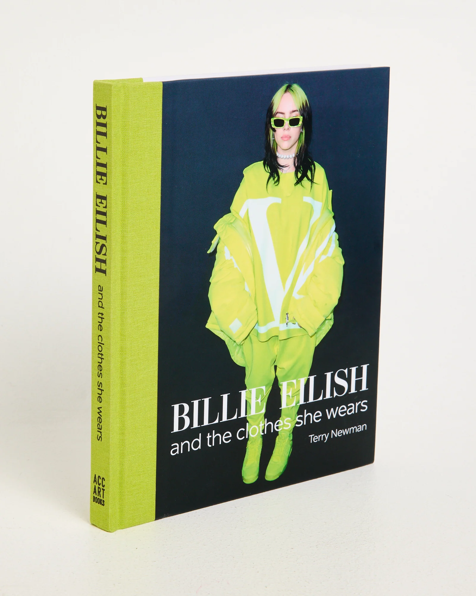 Billie Eilish: and the Clothes She Wears Book - Image 3