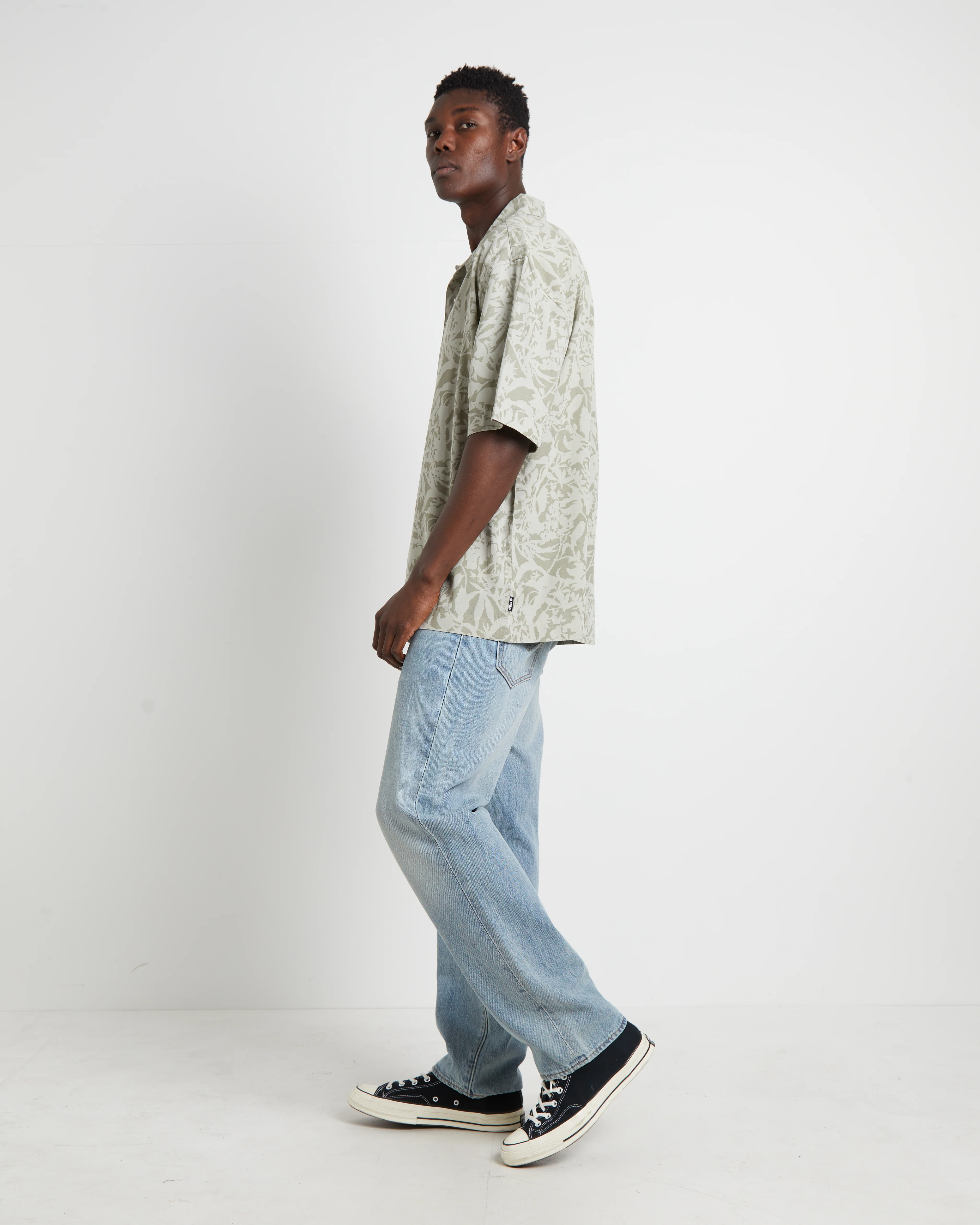 Bouquet Short Sleeve Shirt in Olive Floral Green - Image 4