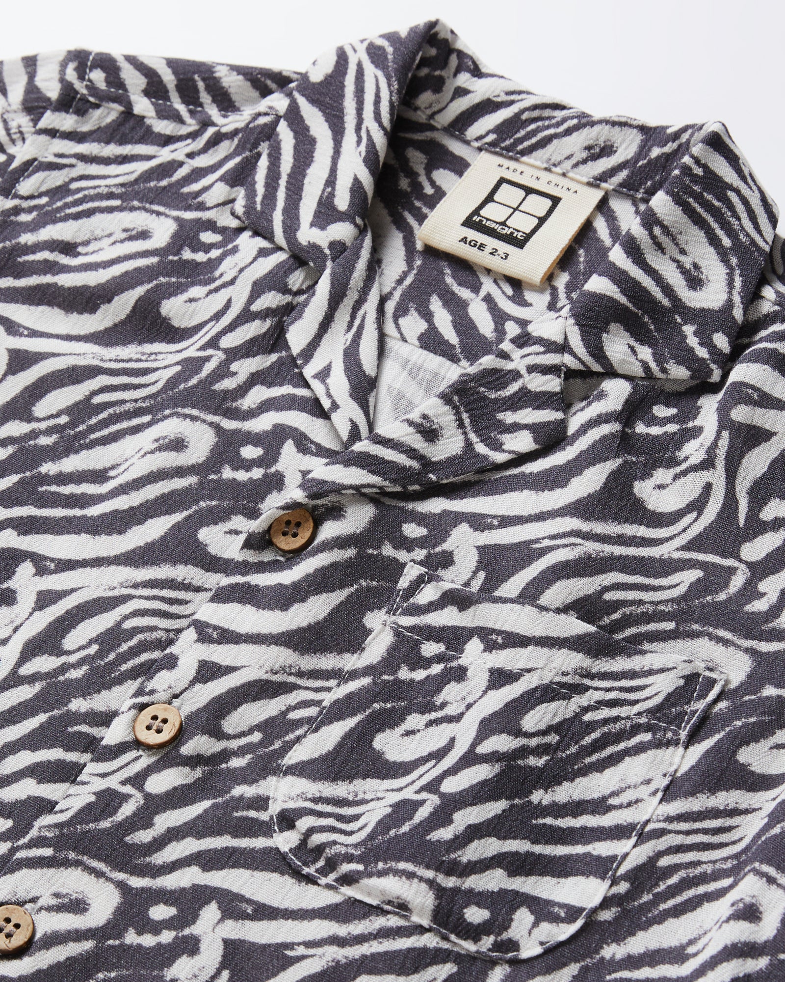 Boys Trackless Short Sleeve Resort Shirt in Black - Image 4