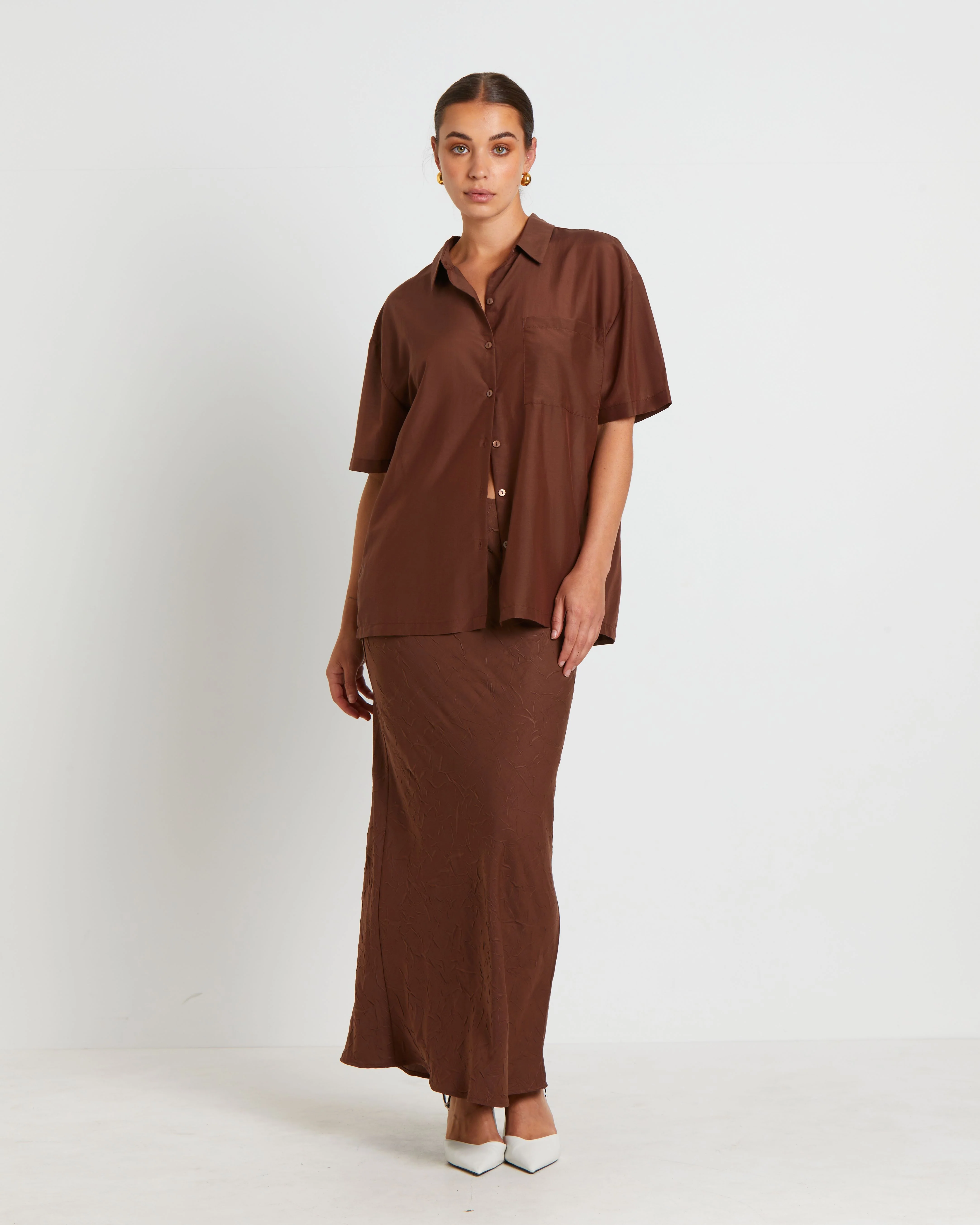 Brooke Sheer Sheen Short Sleeve Shirt in Chocolate Brown - Image 3