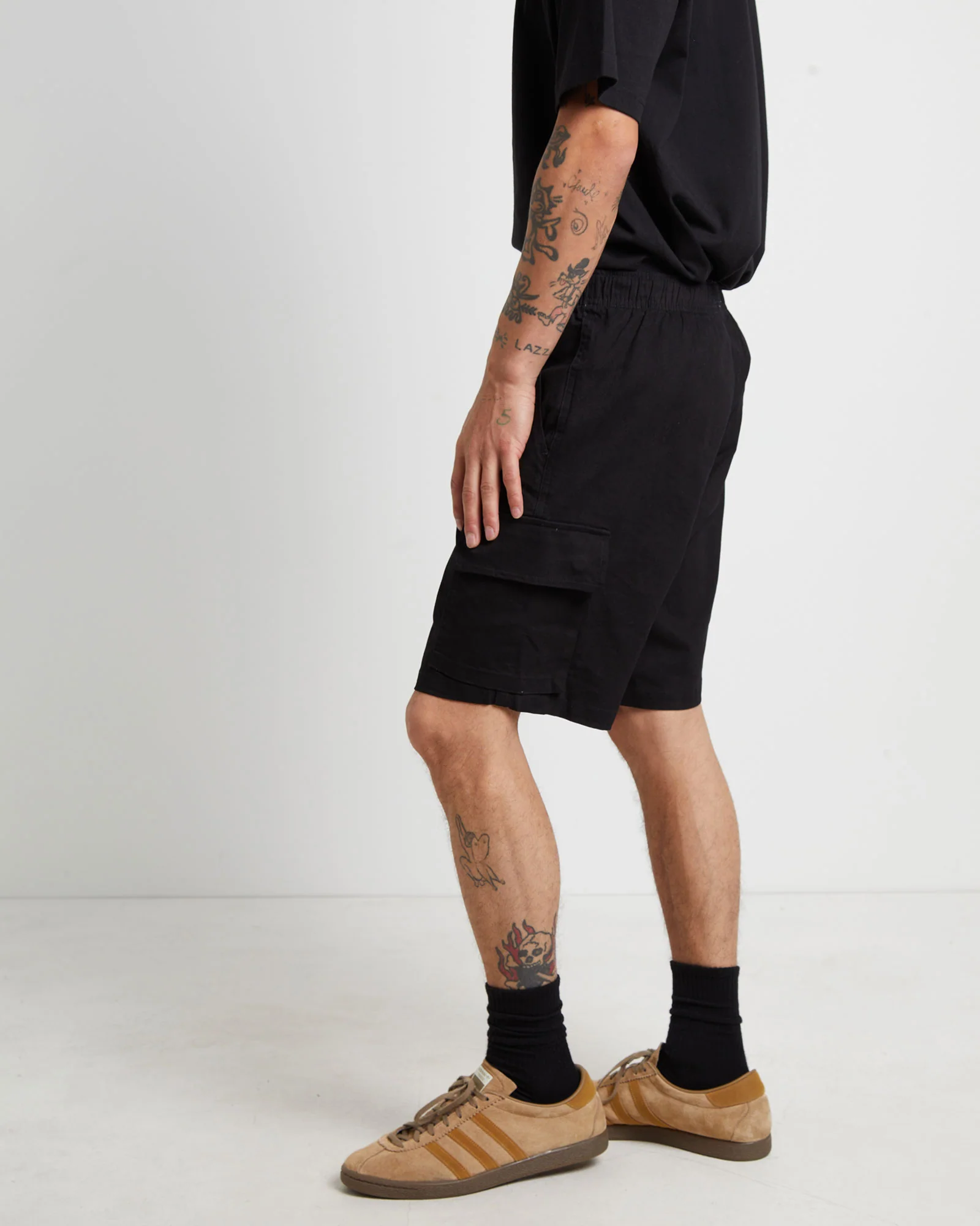 Cargo Shorts in Black - Image 5