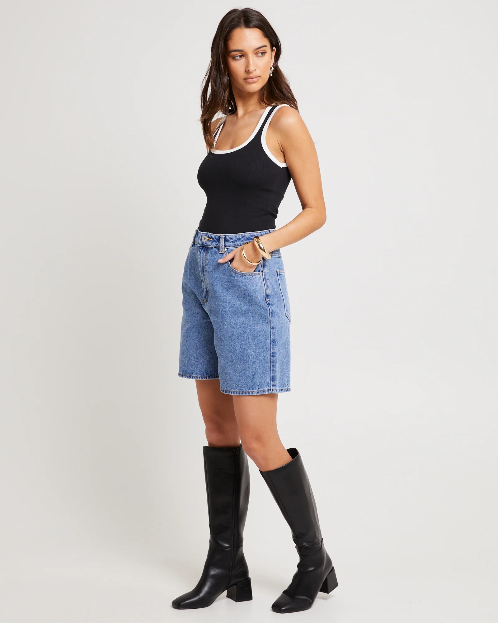 Carrie Denim Shorts Naomi - Image 4