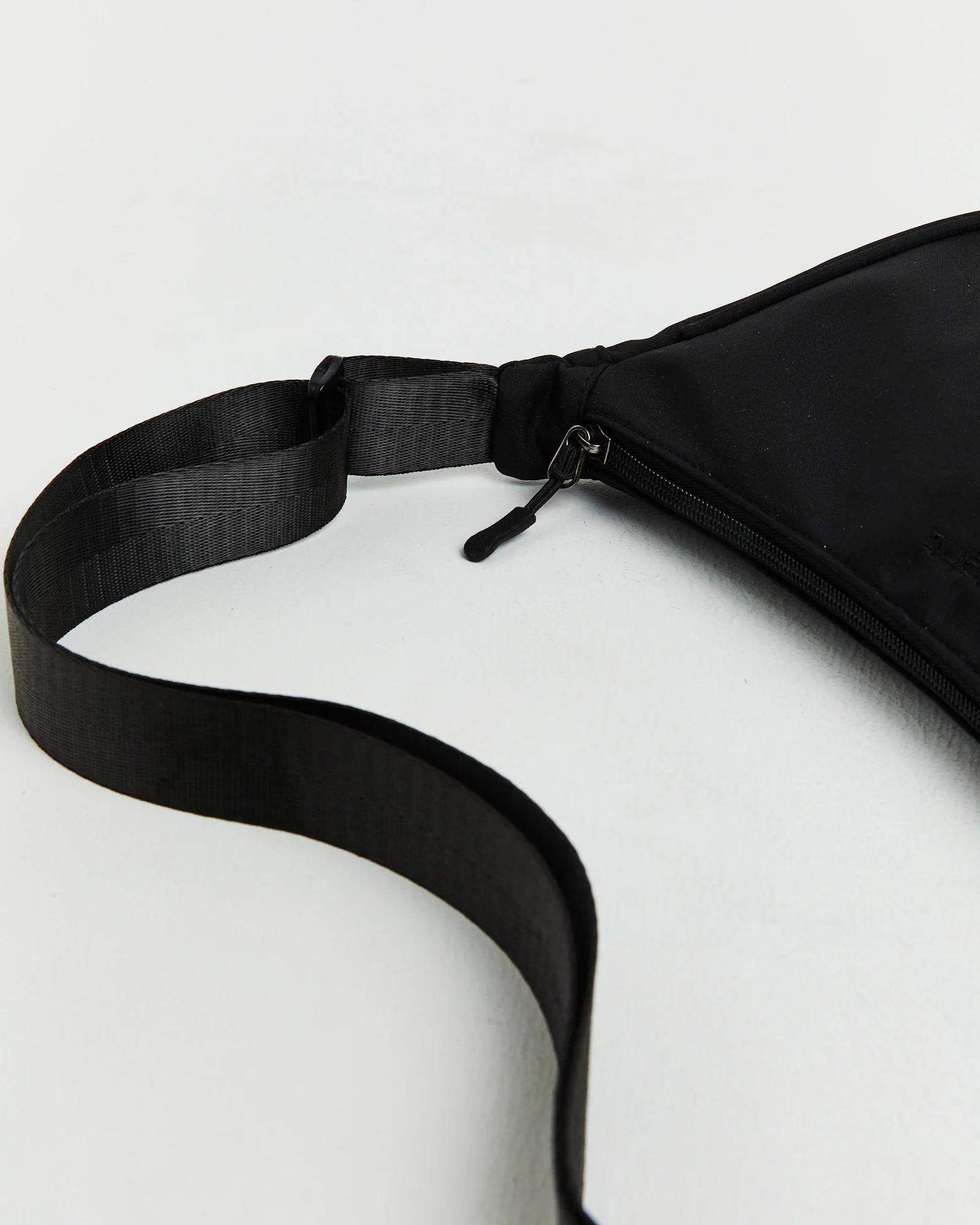 Cendre Stachel Bag in Black - Image 5