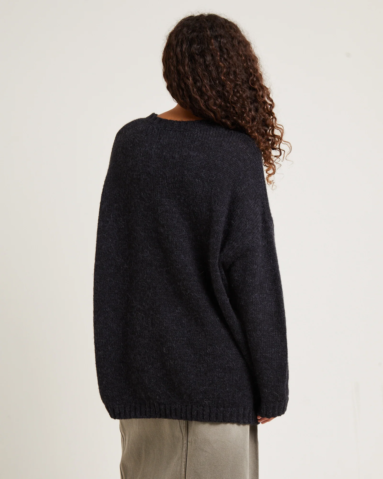 Curly S Oversized Knit Black - Image 2