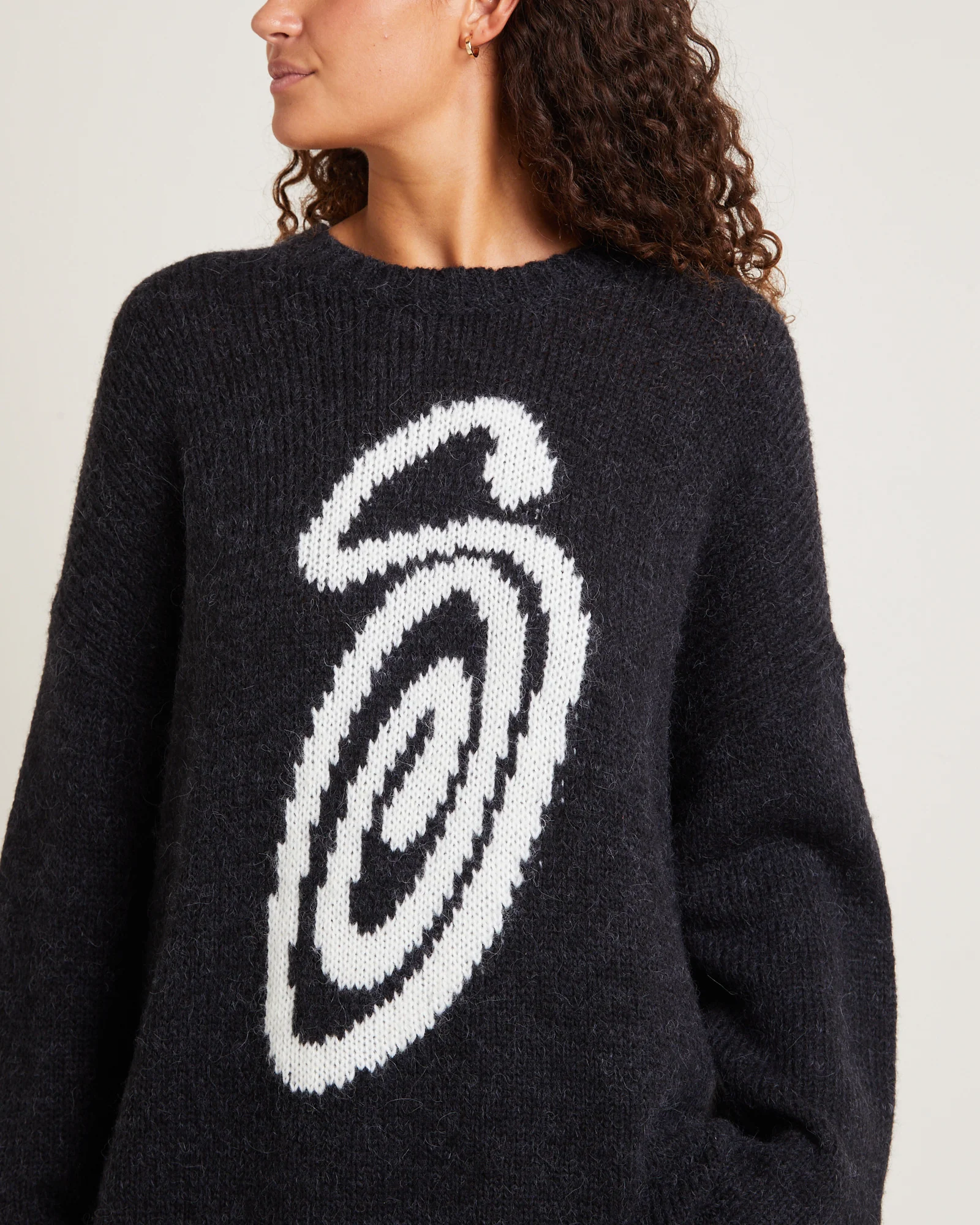 Curly S Oversized Knit Black - Image 5