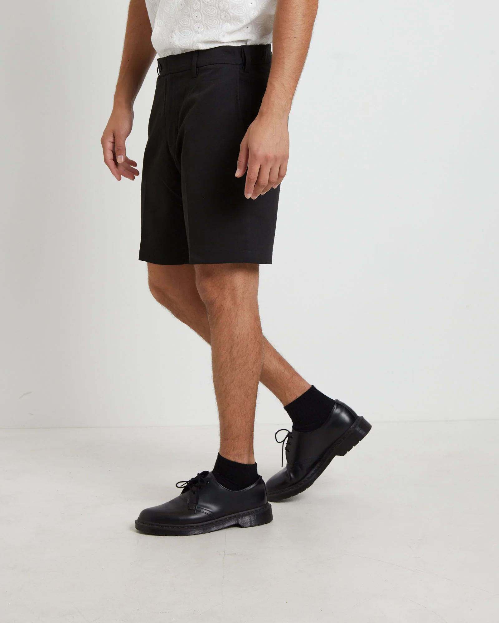 Dacks Shorts in Black - Image 4