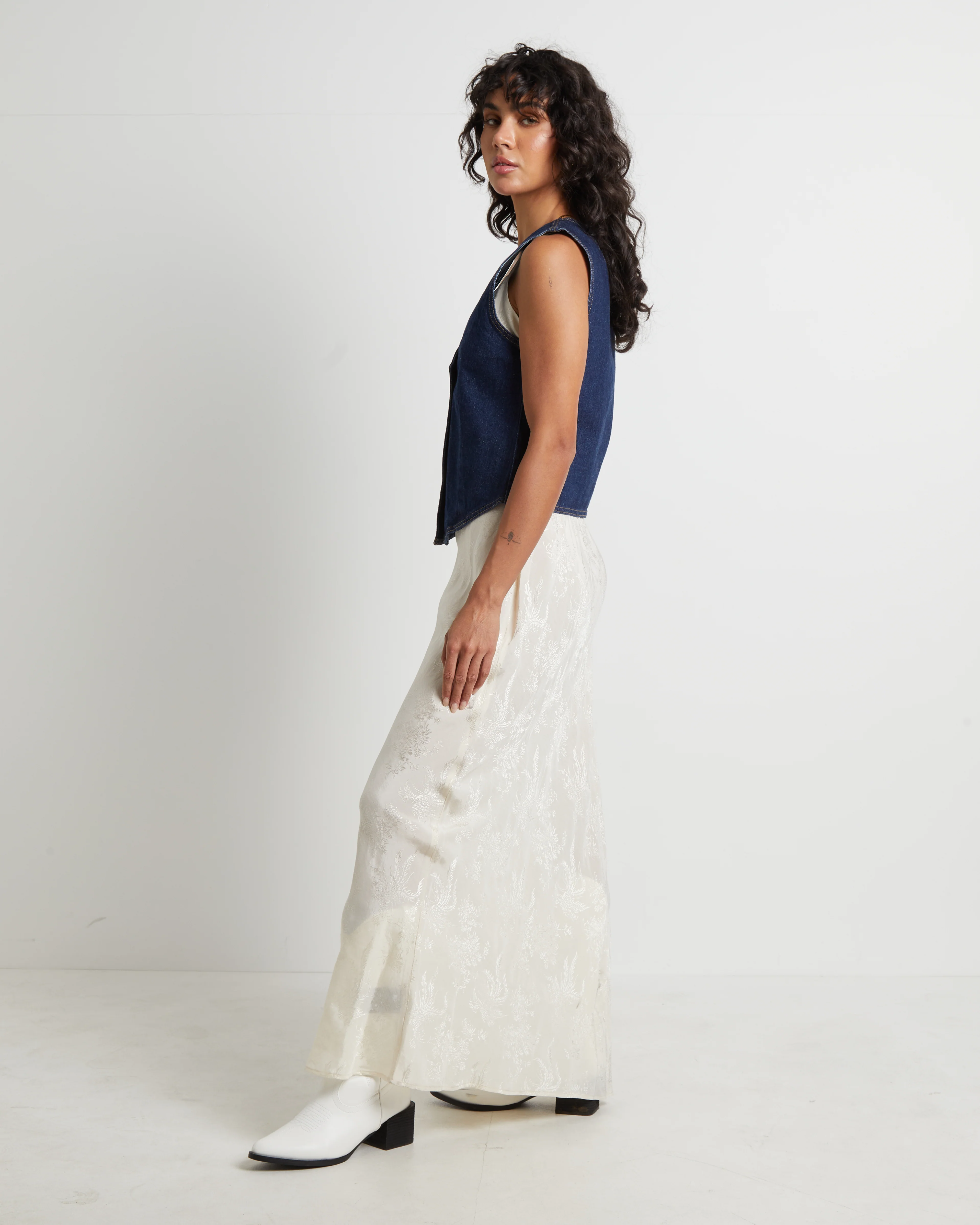 Denim Vest in Rinse Denim Blue - Image 4