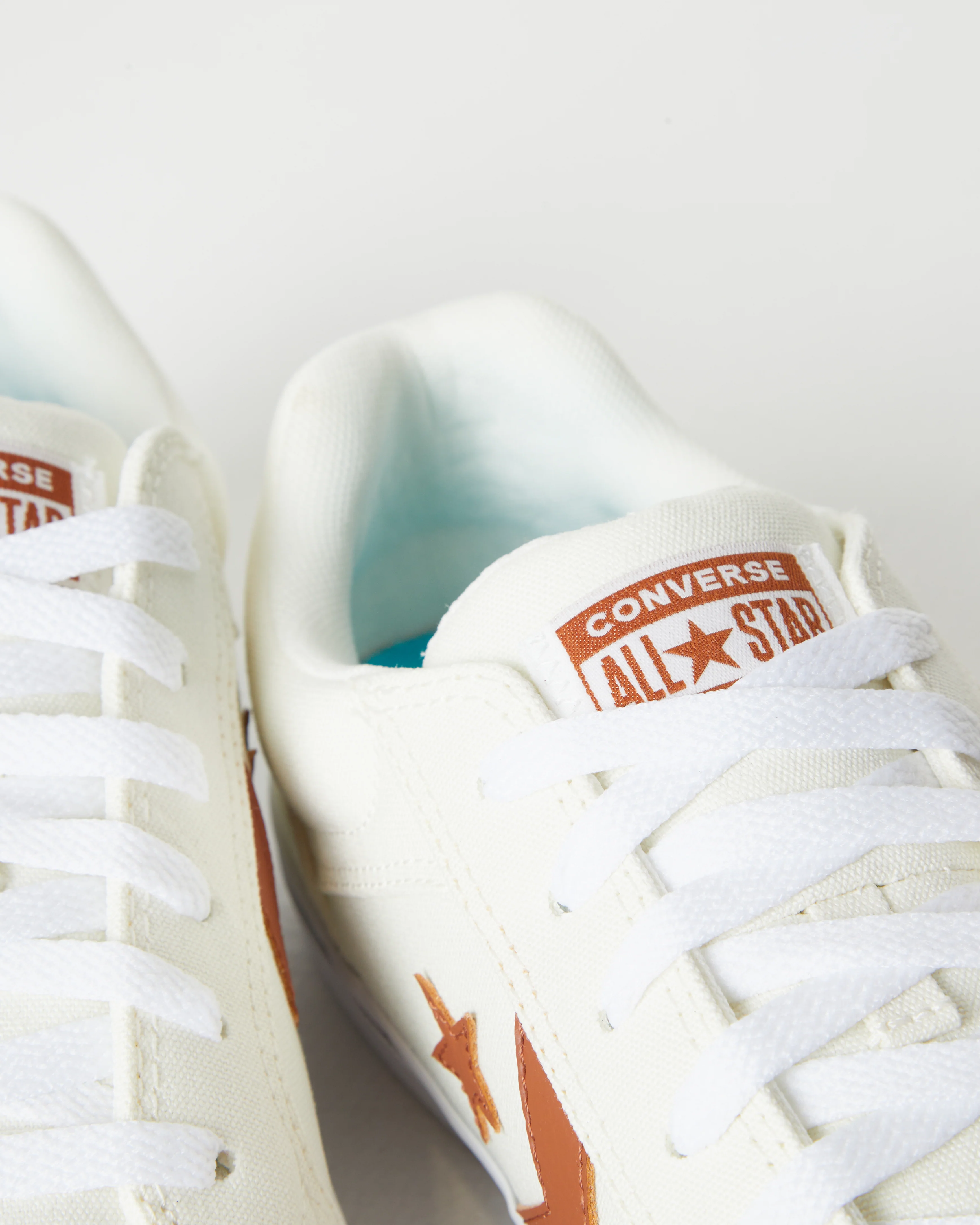 El Distrito 2.0 Craft Remastered Ox Senakers in Egret White - Image 4