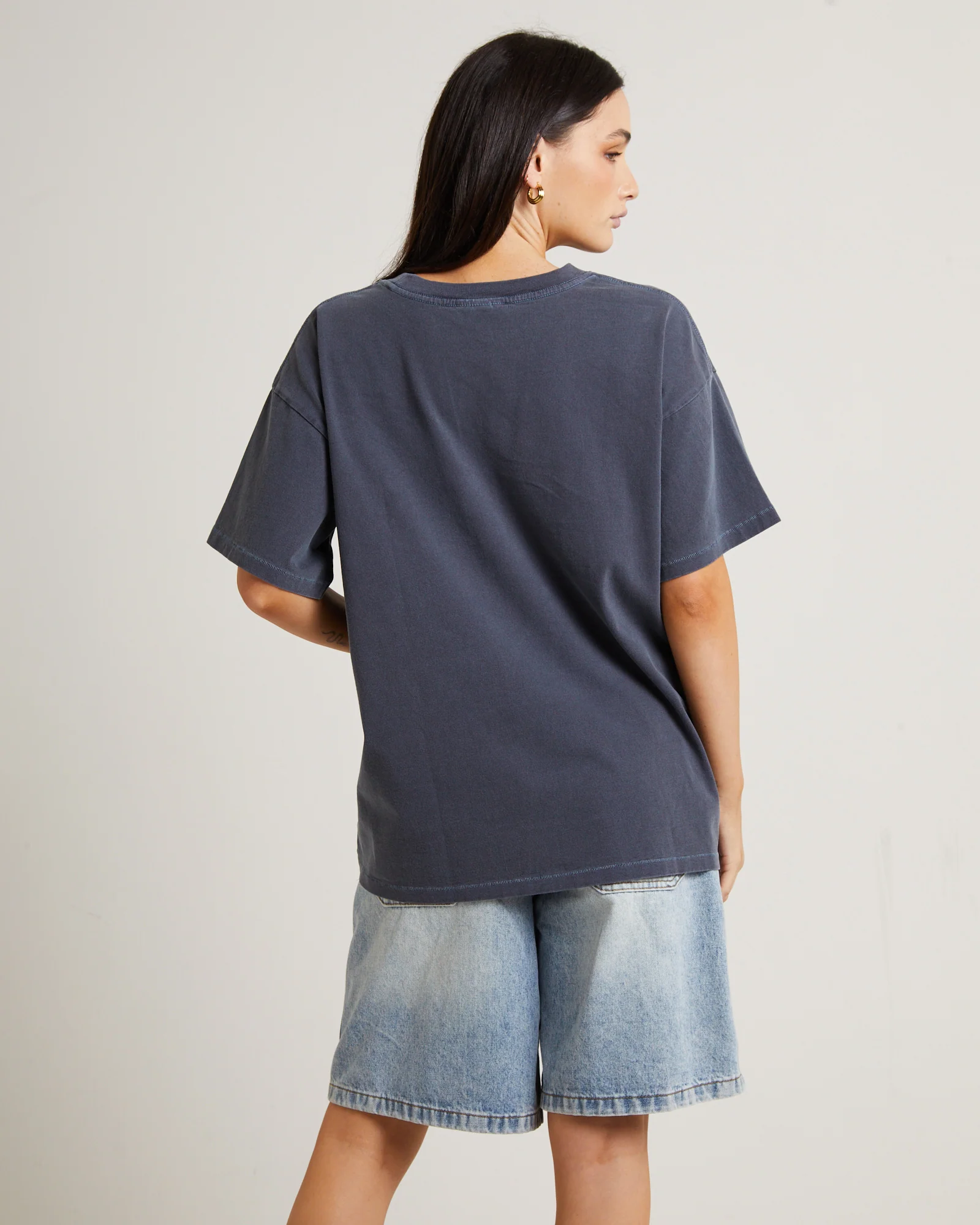 Goth Heart Oversized Tee in Vintage Charcoal - Image 2