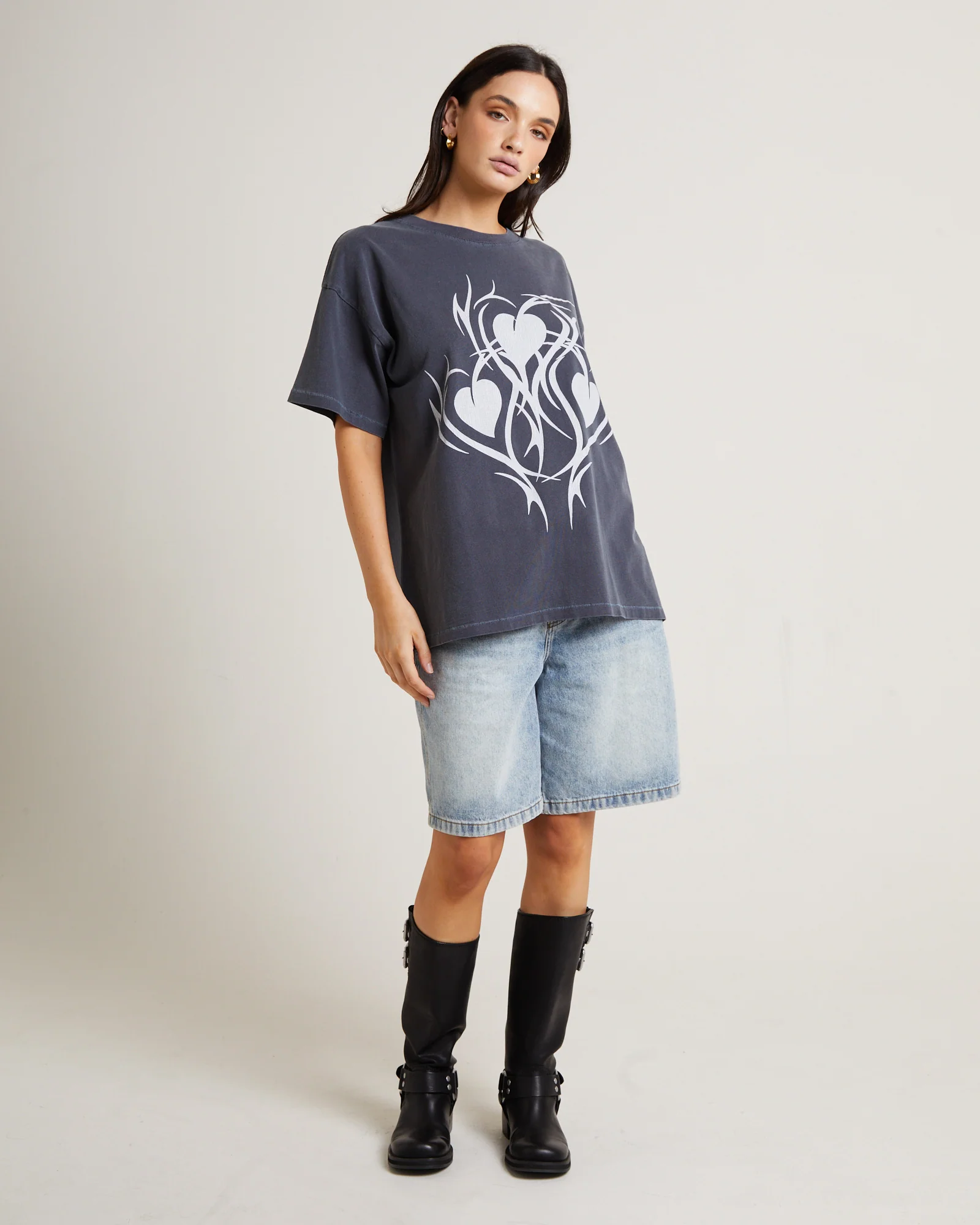 Goth Heart Oversized Tee in Vintage Charcoal - Image 3