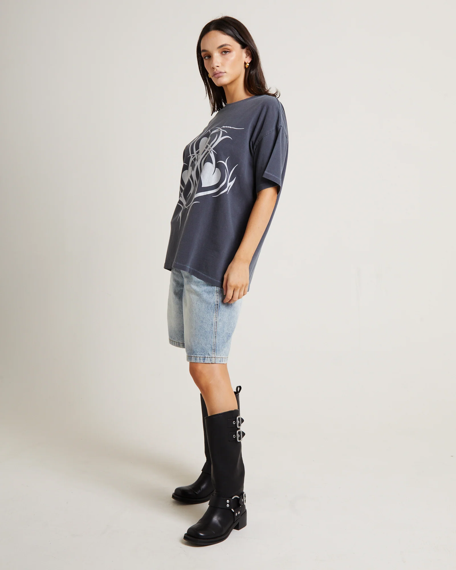 Goth Heart Oversized Tee in Vintage Charcoal - Image 4