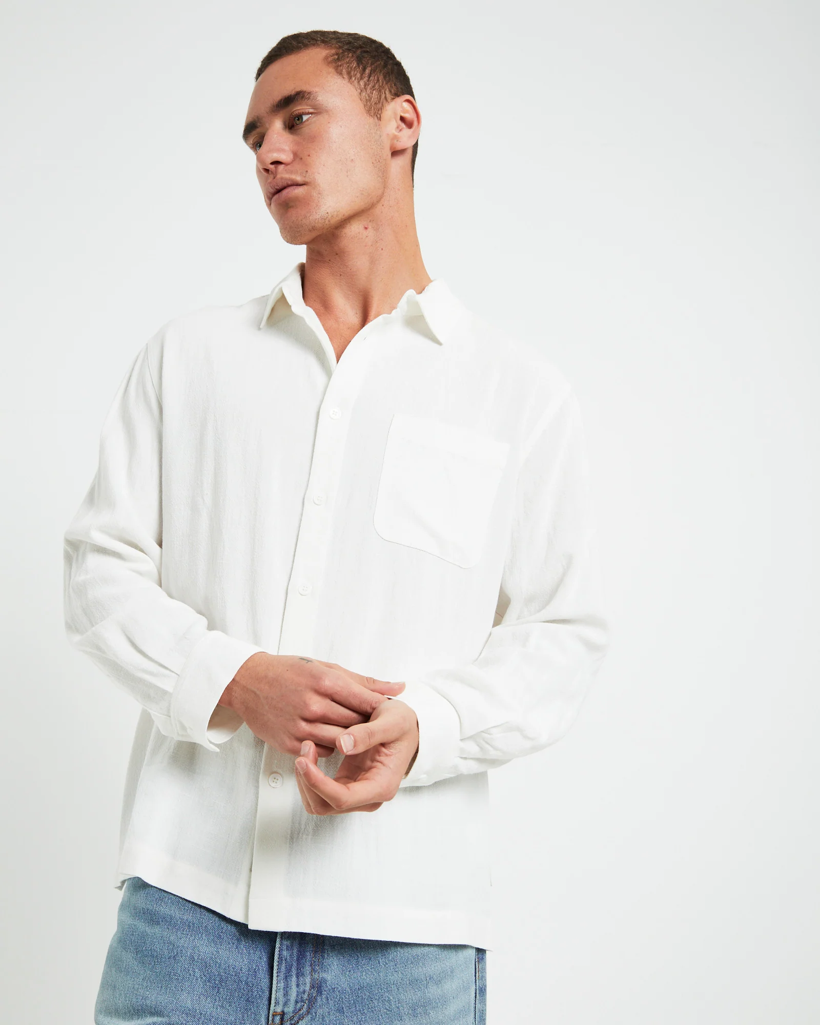 Harrison Linen Long Sleeve Shirt in White - Image 5
