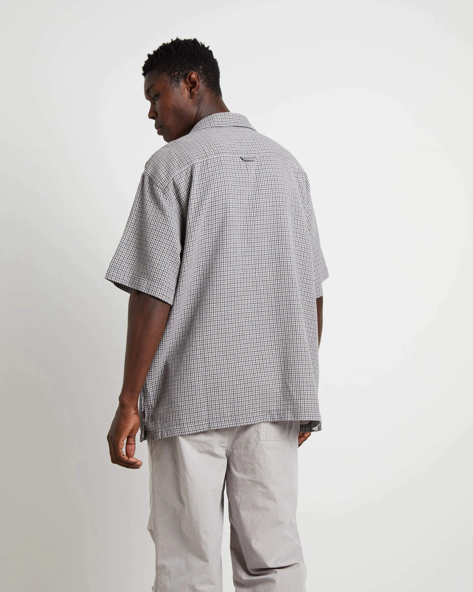 Hicker Short Sleeve Shirt in Charcoal - Image 2
