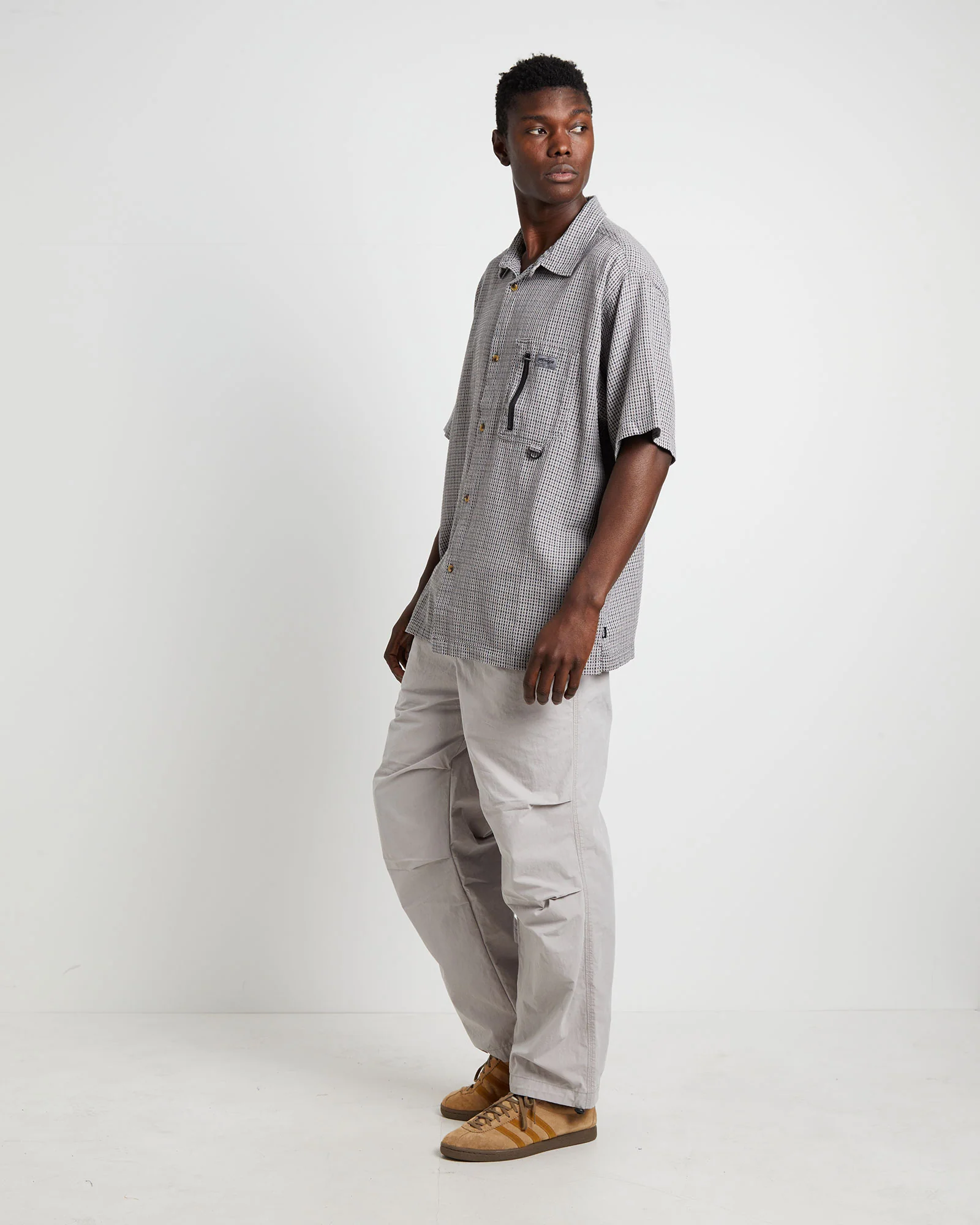 Hicker Short Sleeve Shirt in Charcoal - Image 4