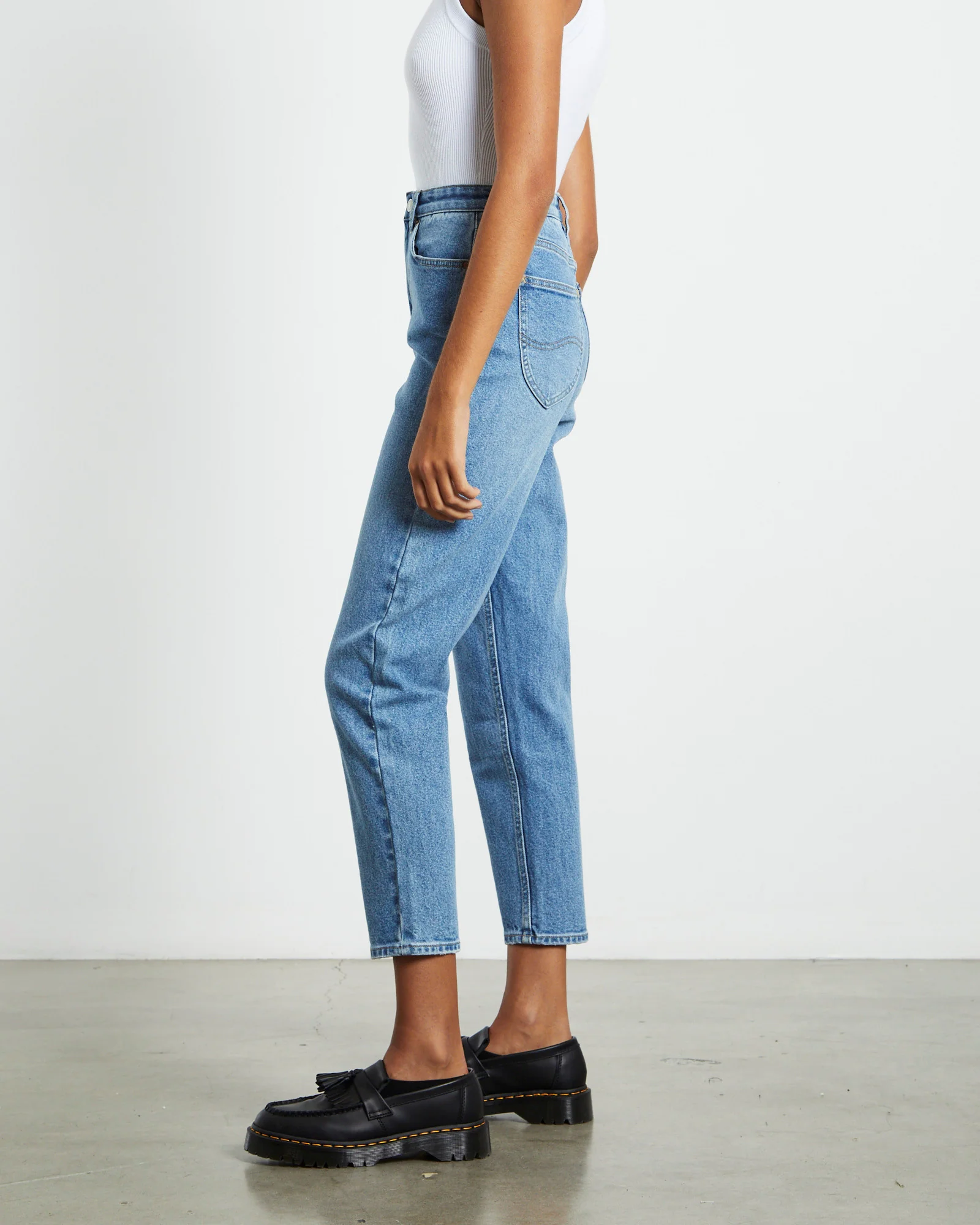 High Mom Jeans Blue Hue - Image 3