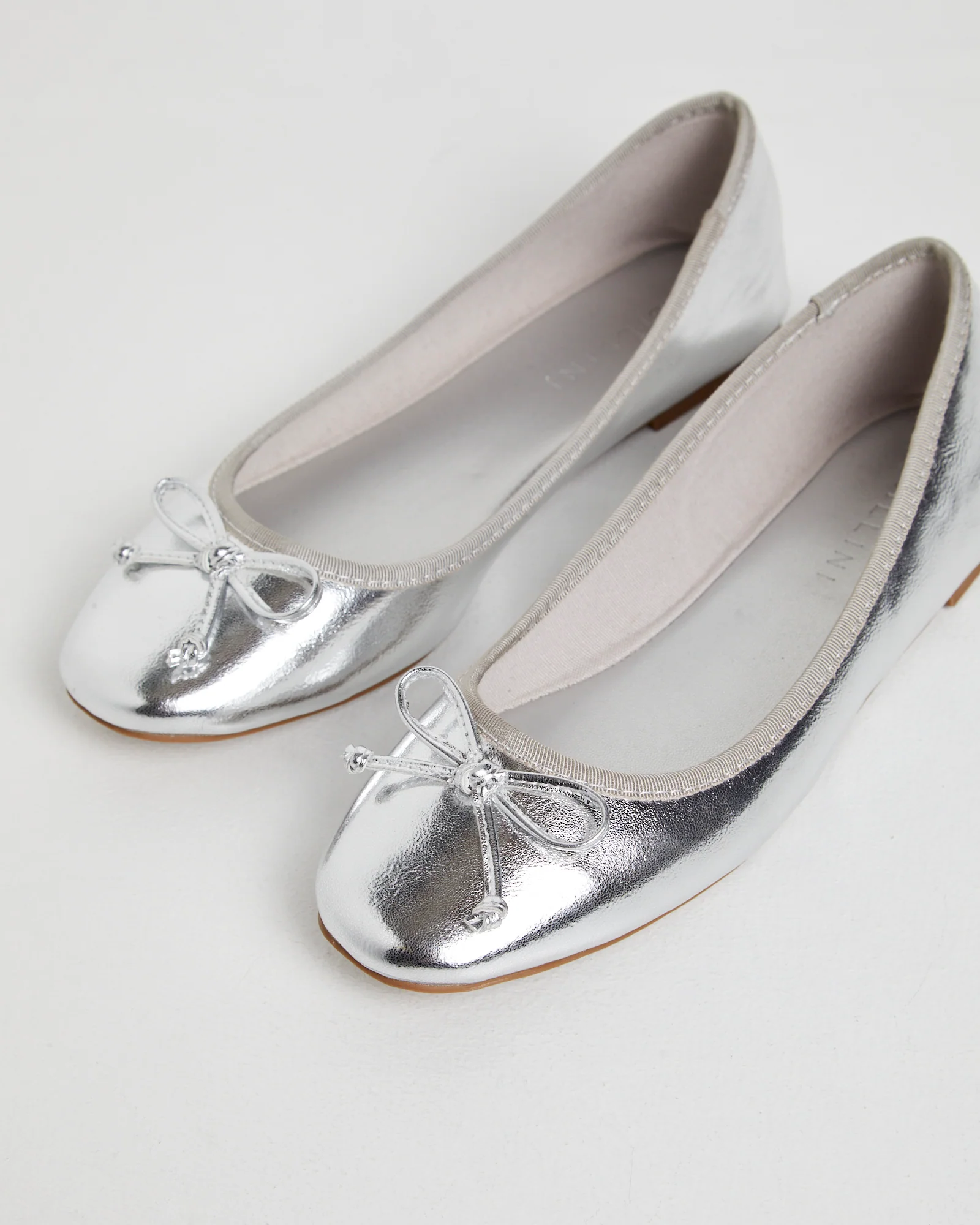 Isaiah Classic Ballet Flats Silver Metallic - Image 3