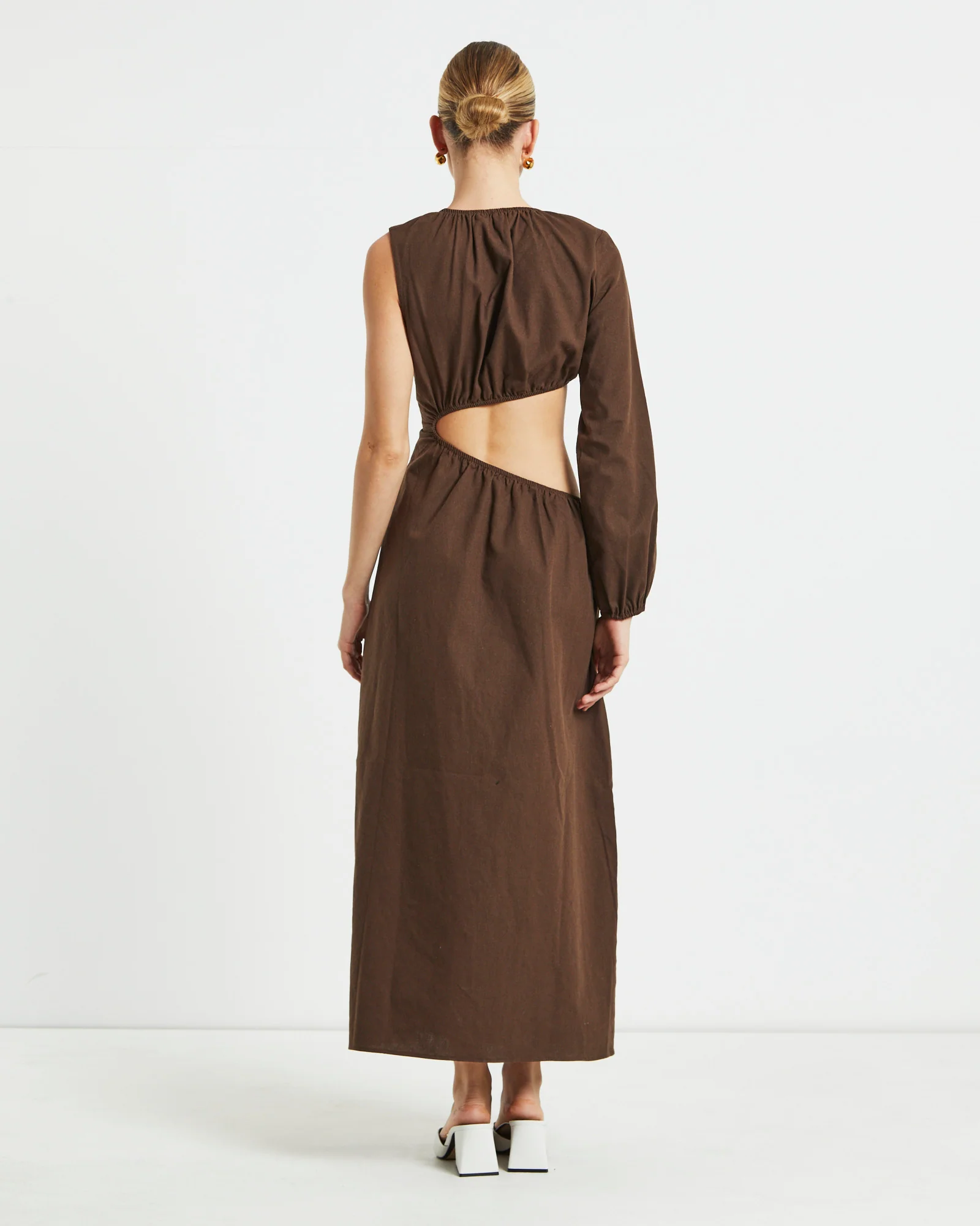 Isobel One Shoulder Cut Out Midi Dress in Chocolate - Image 3