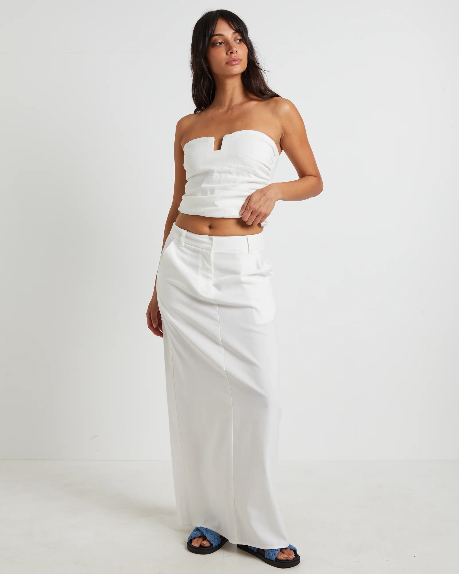 Jinta Tailored Linen Maxi Skirt in White - Image 3