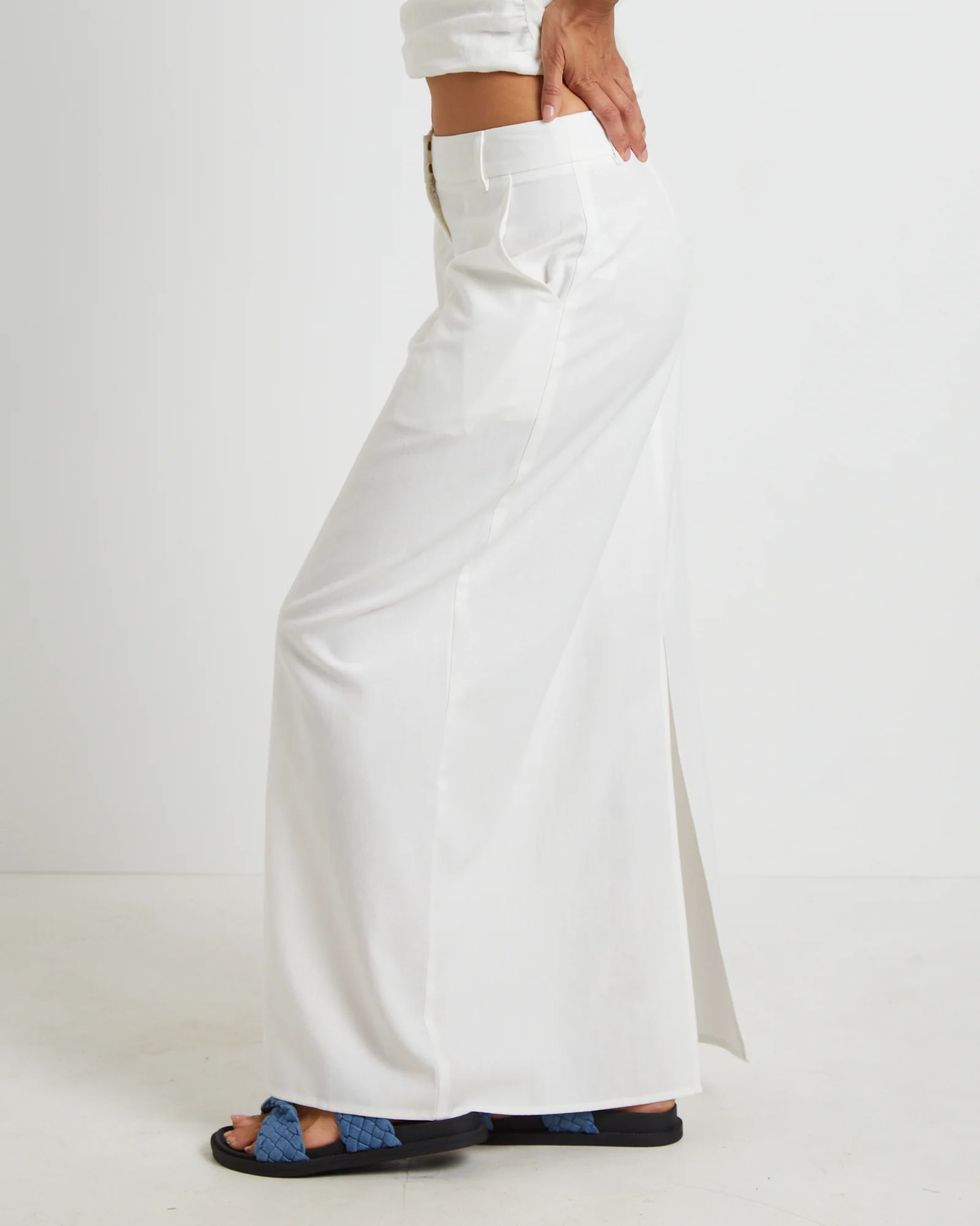 Jinta Tailored Linen Maxi Skirt in White - Image 4