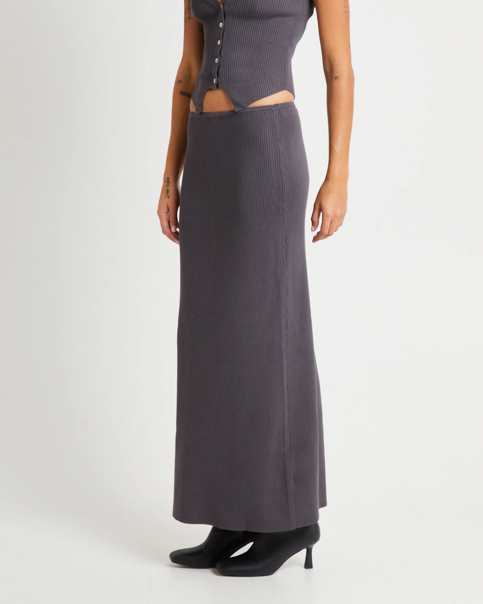 Kelse Knitted Maxi Skirt - Image 4