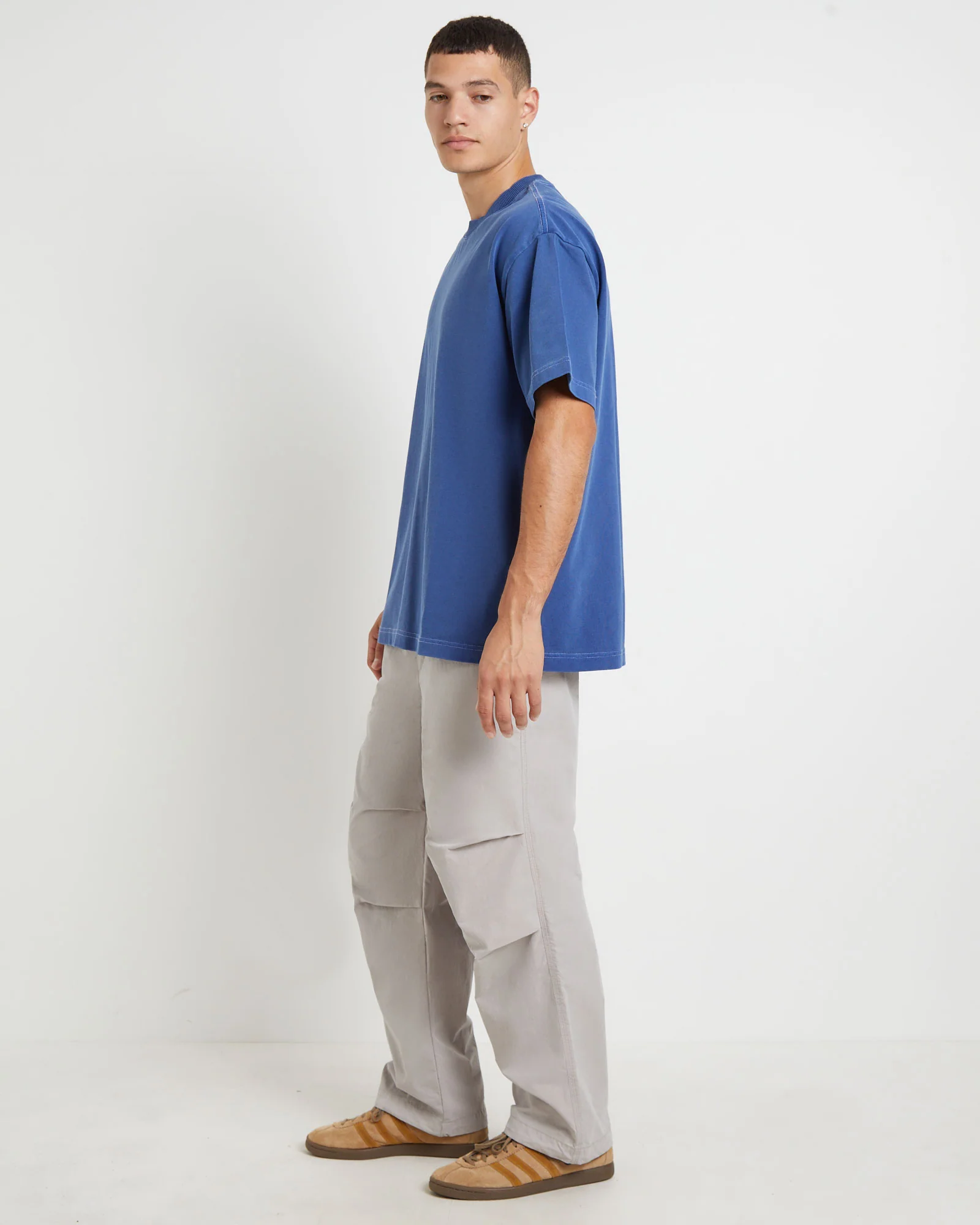 Killie Contrast Short Sleeve T-Shirt in Navy - Image 4