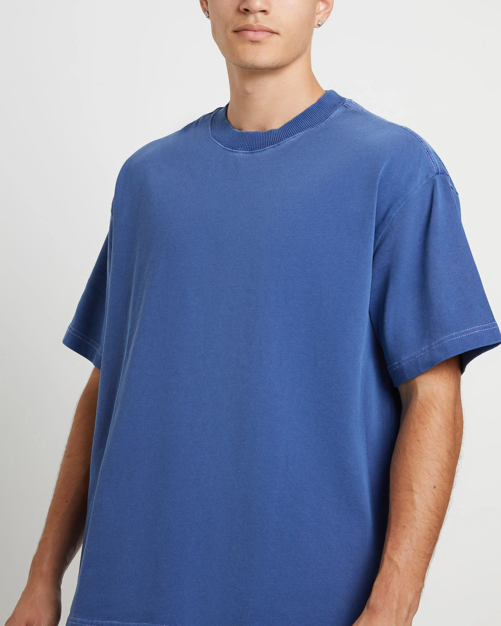 Killie Contrast Short Sleeve T-Shirt in Navy - Image 5