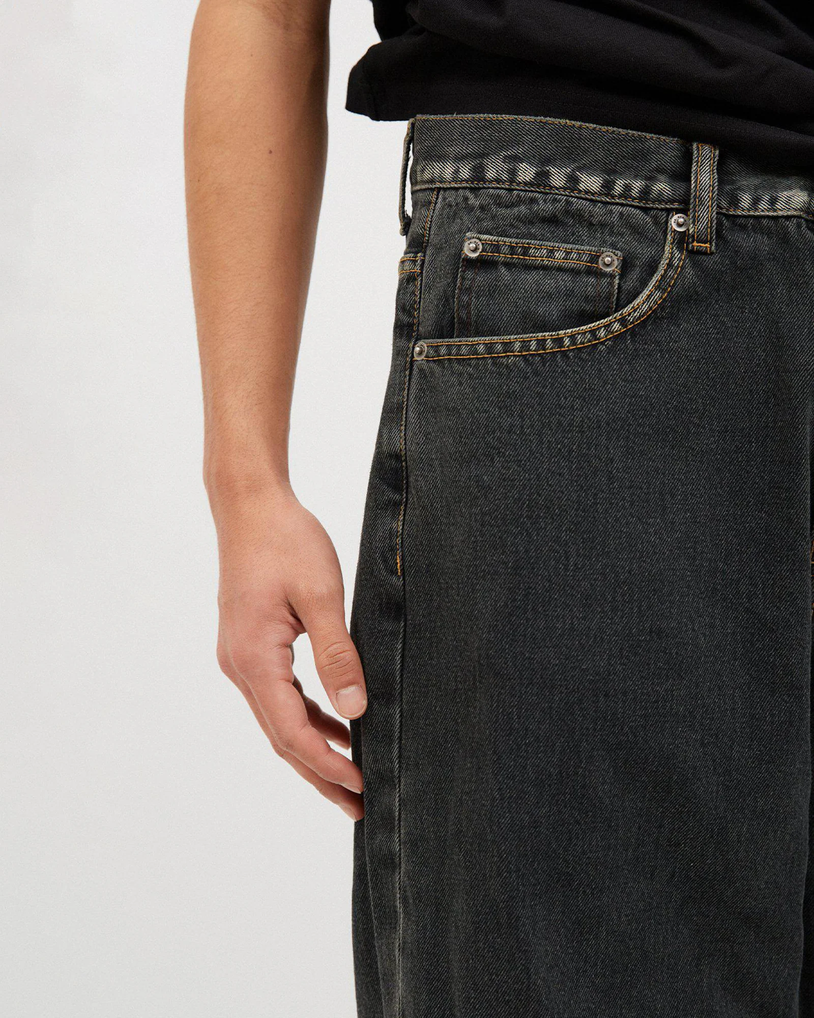 Kobe Jeans Tinted Black - Image 4
