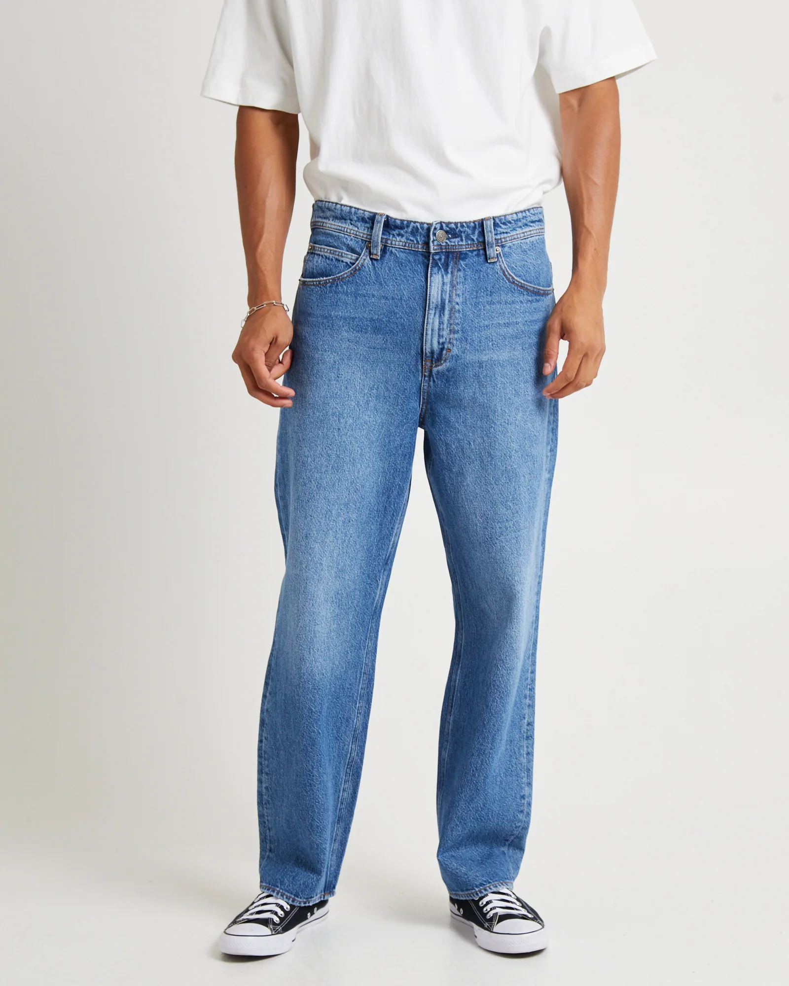 L-Four Baggy Denim Jeans Turntable - Image 4